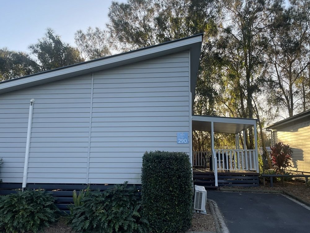 Discovery Parks Byron Bay-guestroom-Dlx 2BR Cabin Slps 4 (1669).jpg