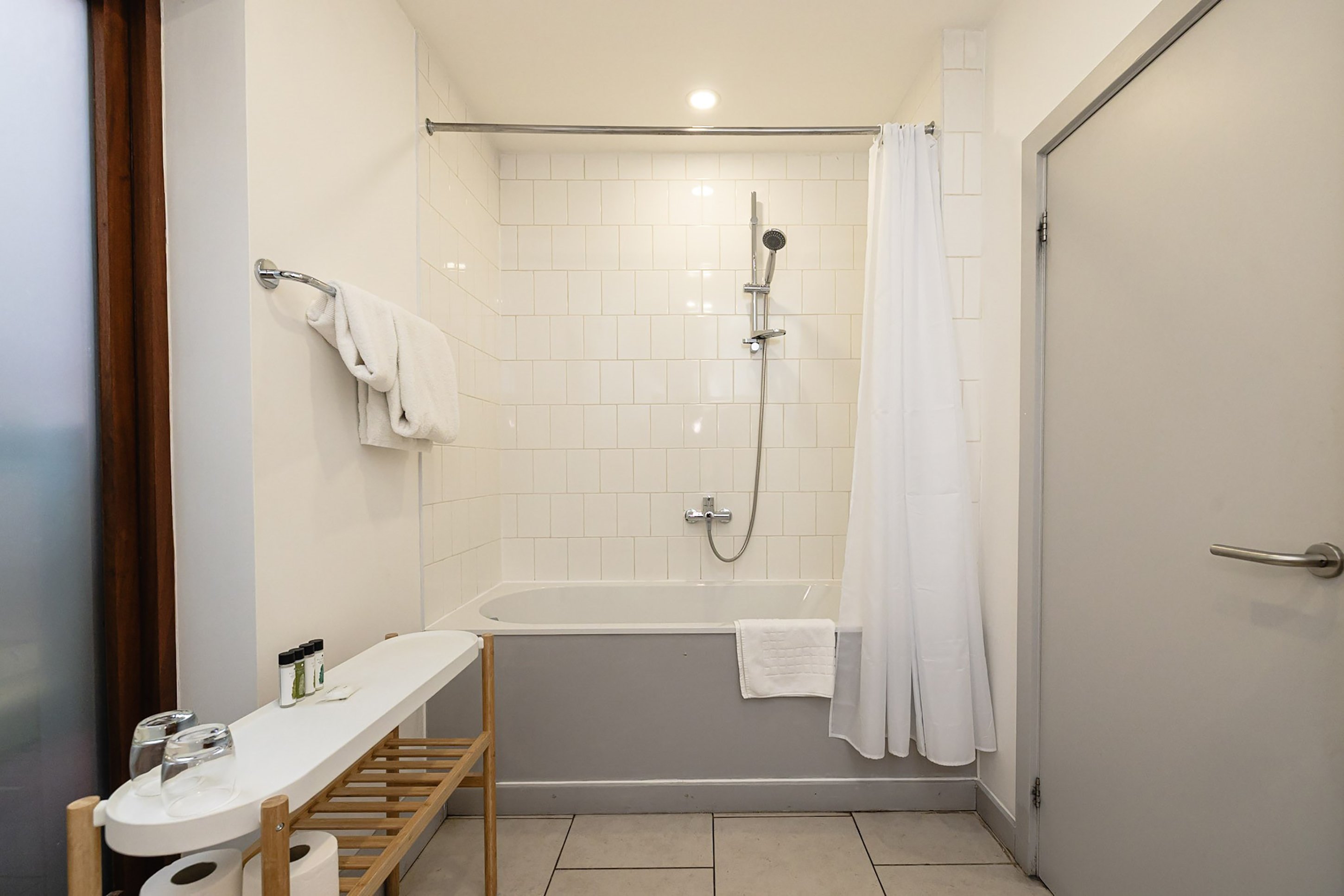 THE LION AND PHEASANT HOTEL-guestroom-Stables Apartment Bathroom.jpg