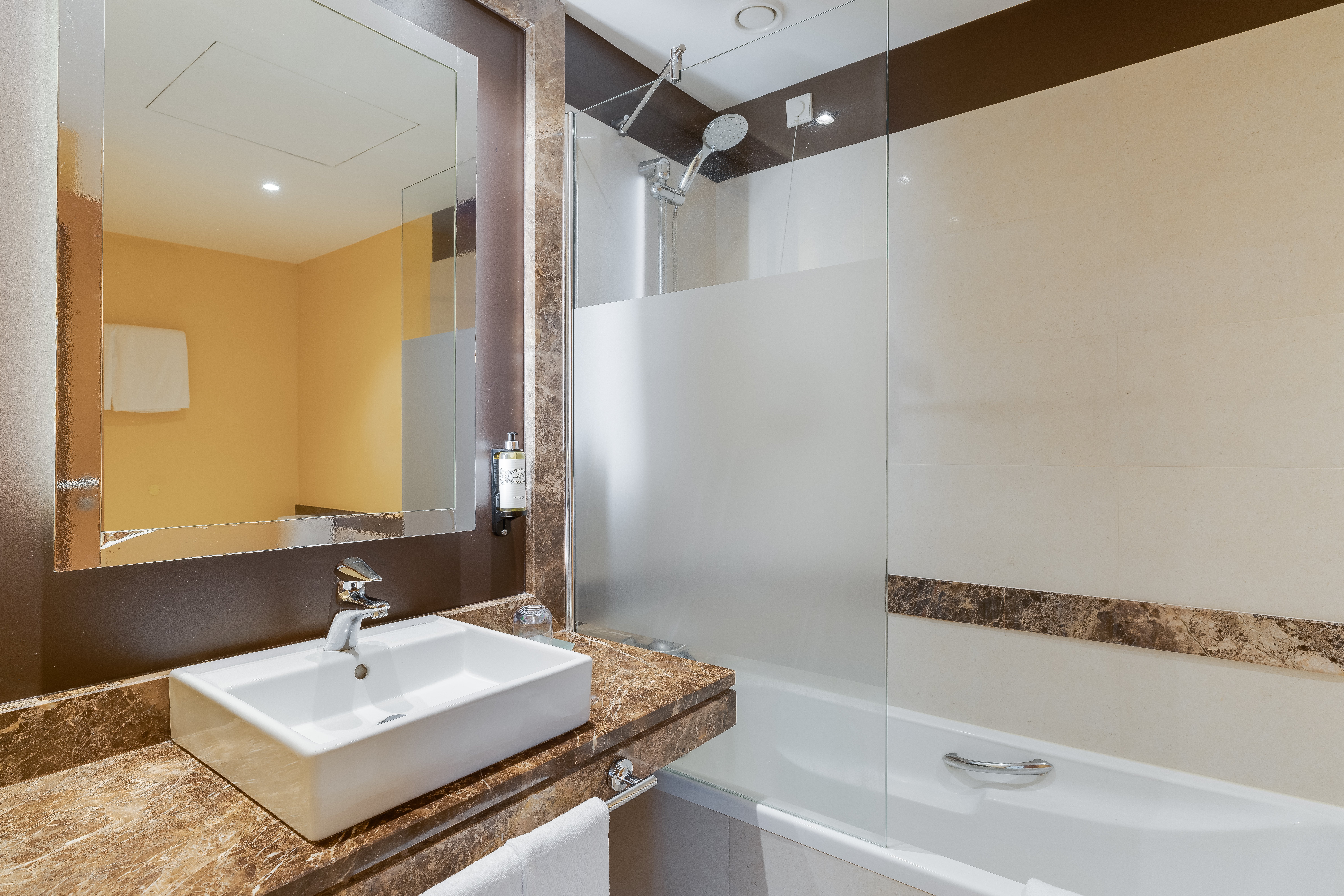 PESTANA PROMENADE-guestroom-Pestana Promenade Classic Twin Room.jpg