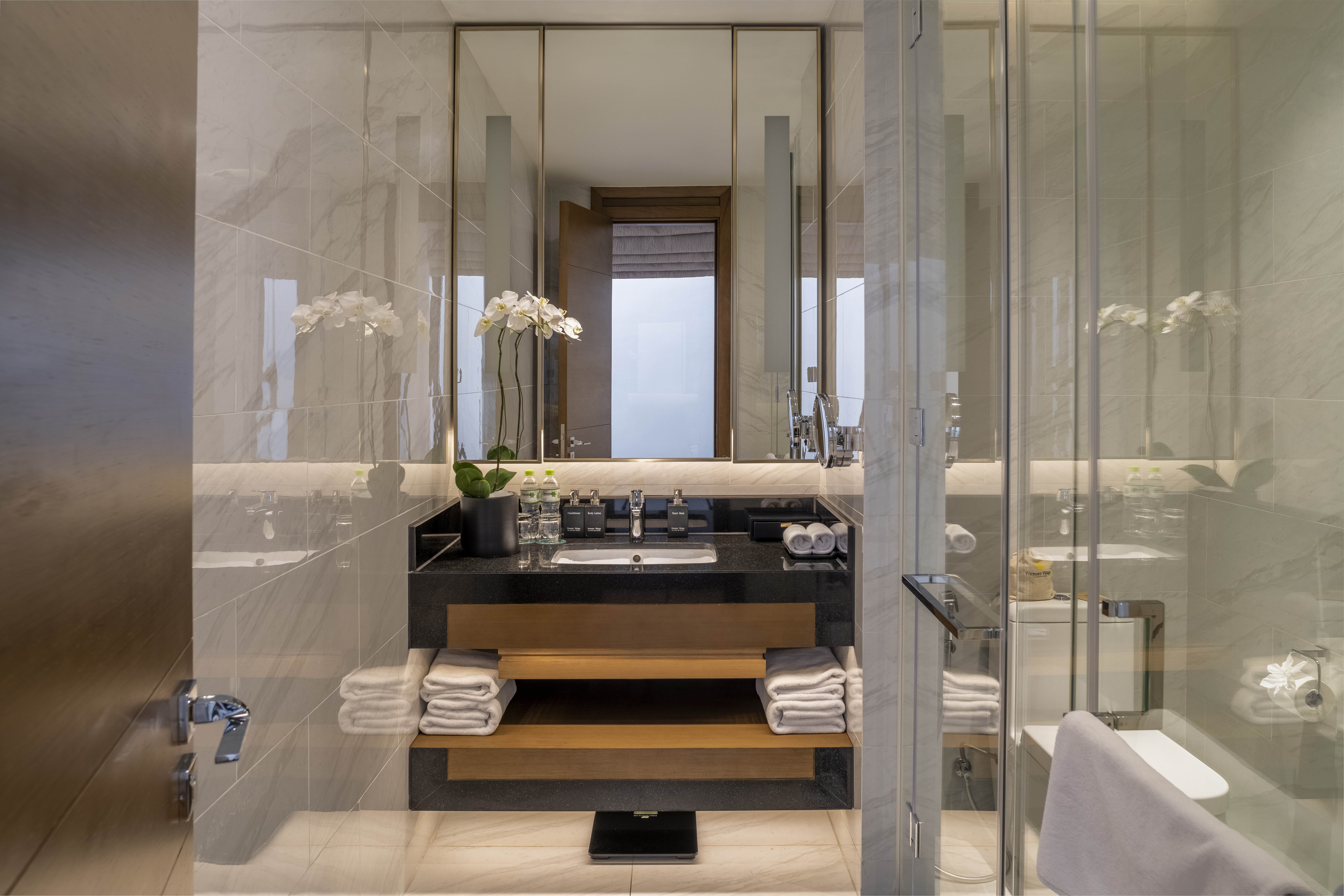 OAKWOOD HA LONG-guestroom-Bathroom Amenities.jpg