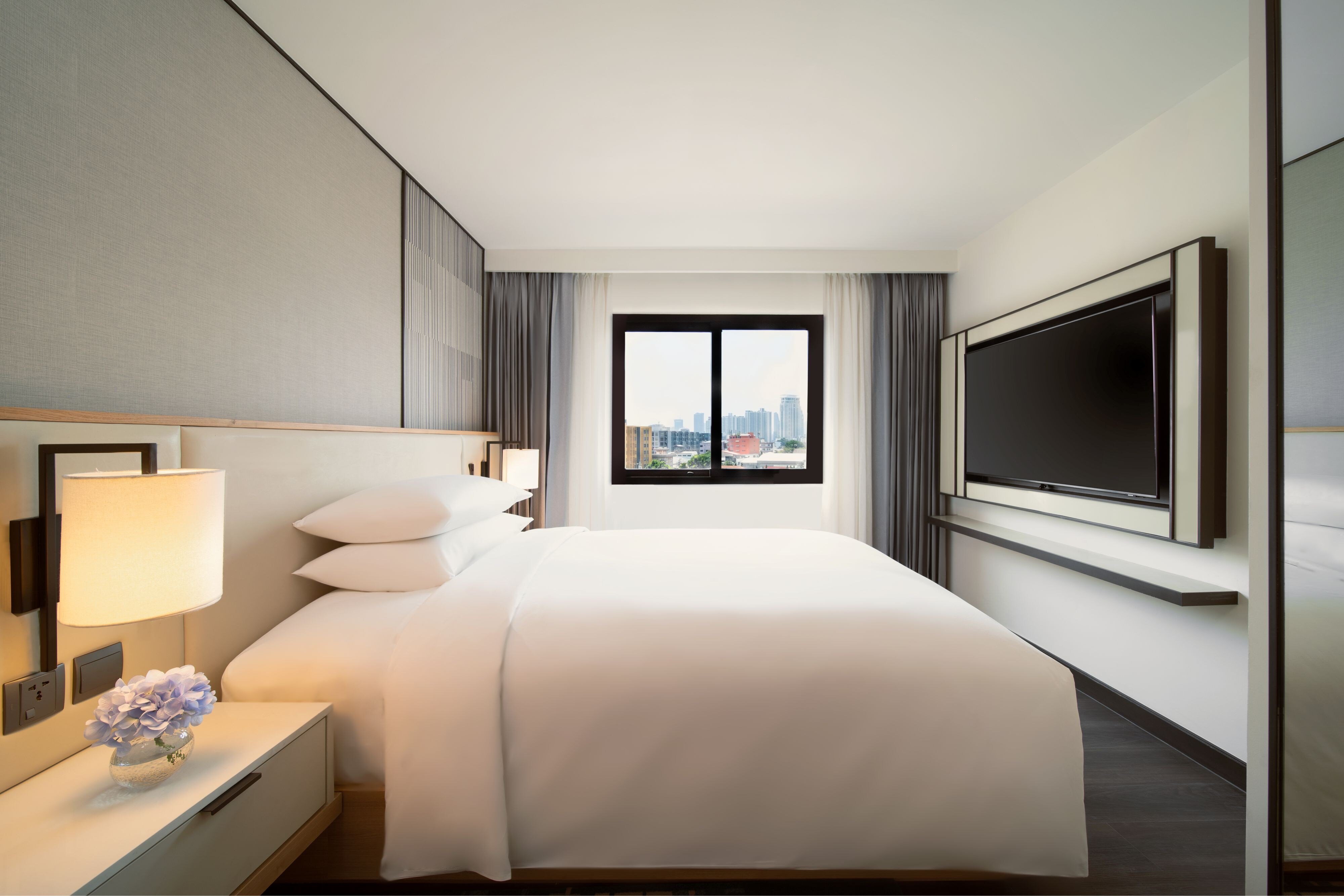Marriott Executive Apartments Bangkok Sukhumvit 50-guestroom-Queen Bedroom.jpg