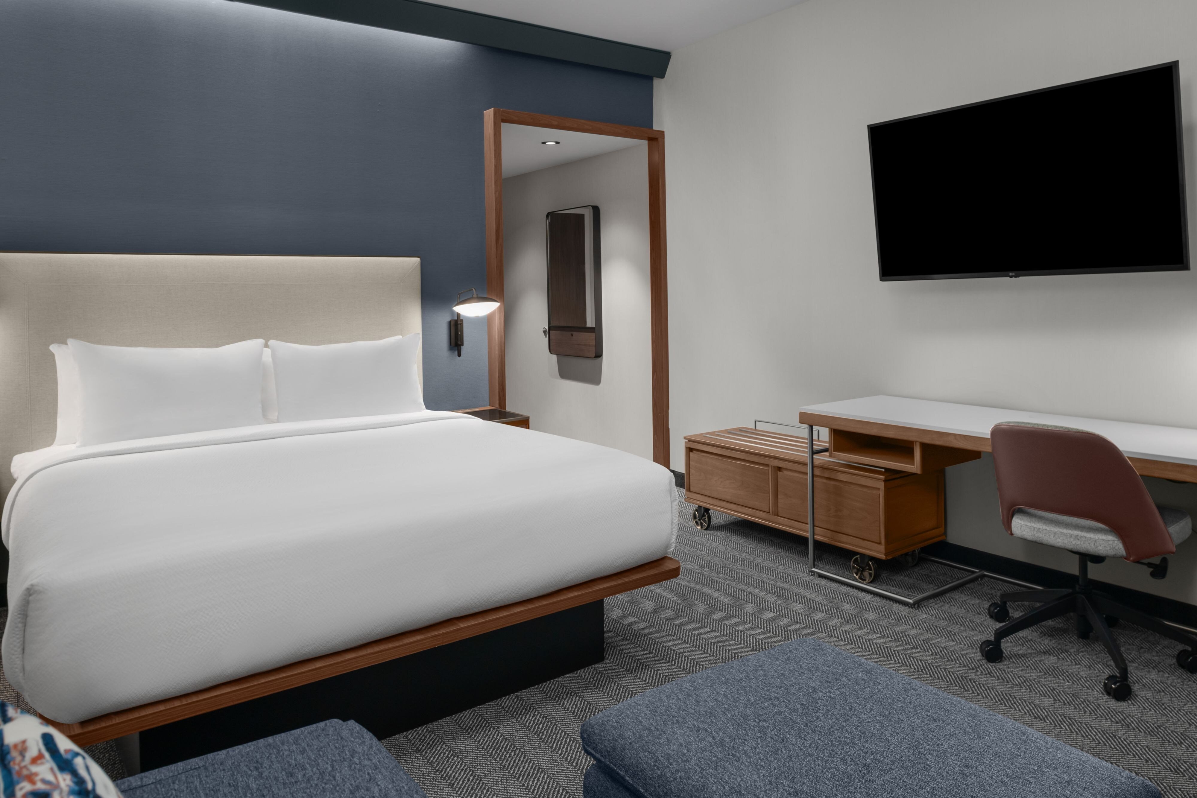 Courtyard by Marriott Modesto North-guestroom-Standard King Room.jpg