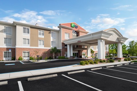 Hotel entrance at Holiday Inn Express & Suites Spring Hill