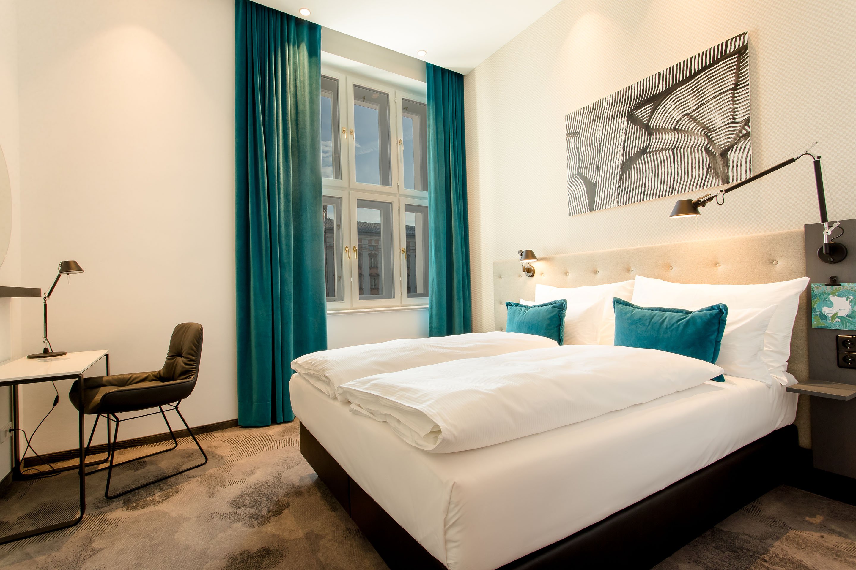 Motel One Linz-Hauptplatz-guestroom-Motel One Linz The One Queen.jpg