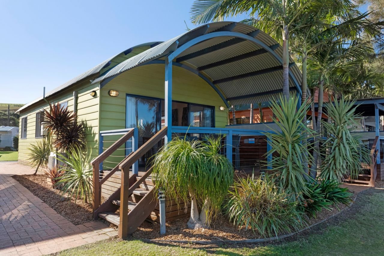 Discovery Parks - Gerroa-guestroom-Dlx 2BR Cabin (854).jpg