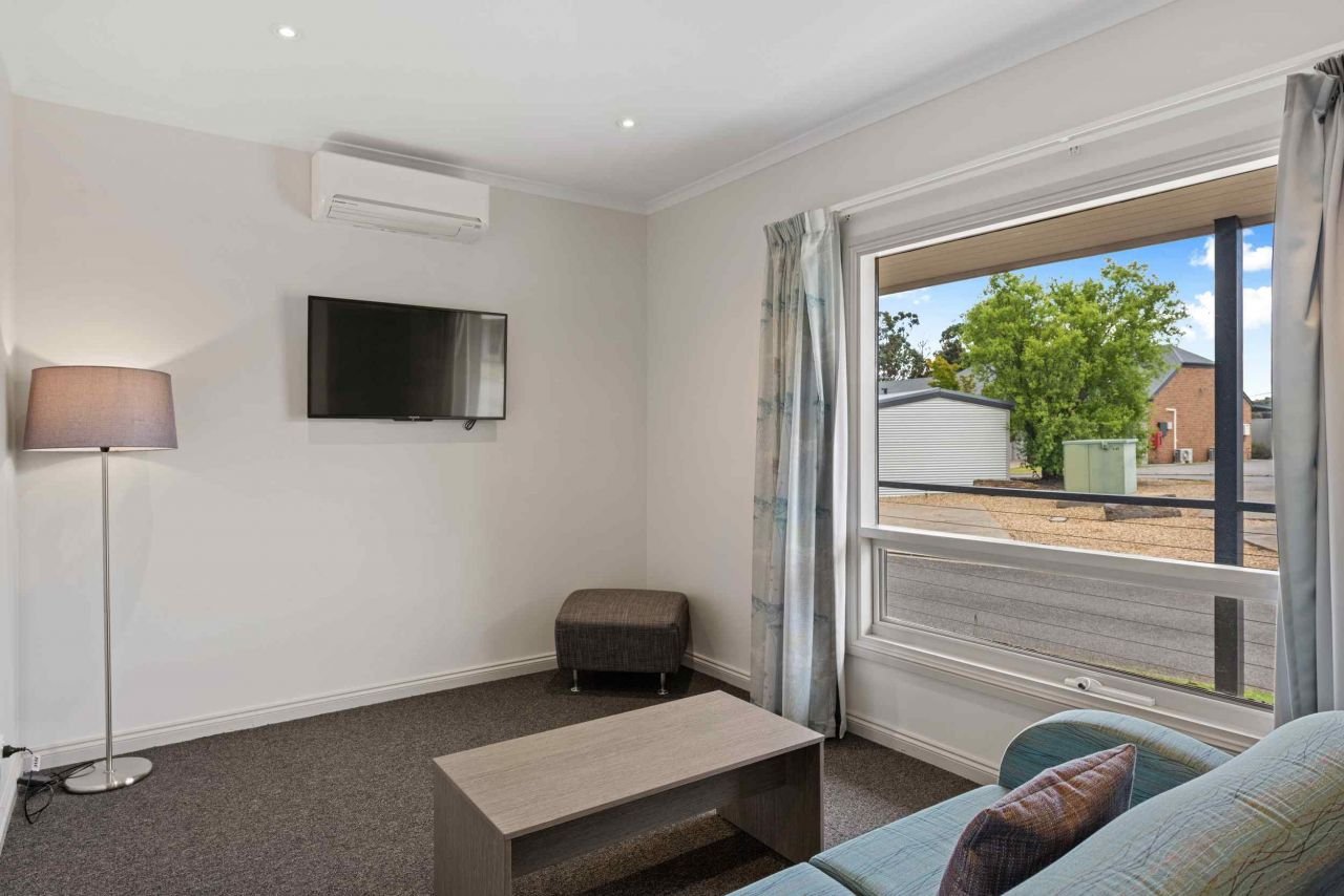 DISCOVERY PARKS - HAHNDORF-guestroom-Standard 1BR View Unit Slps 2 (2086) - Living Area.jpg