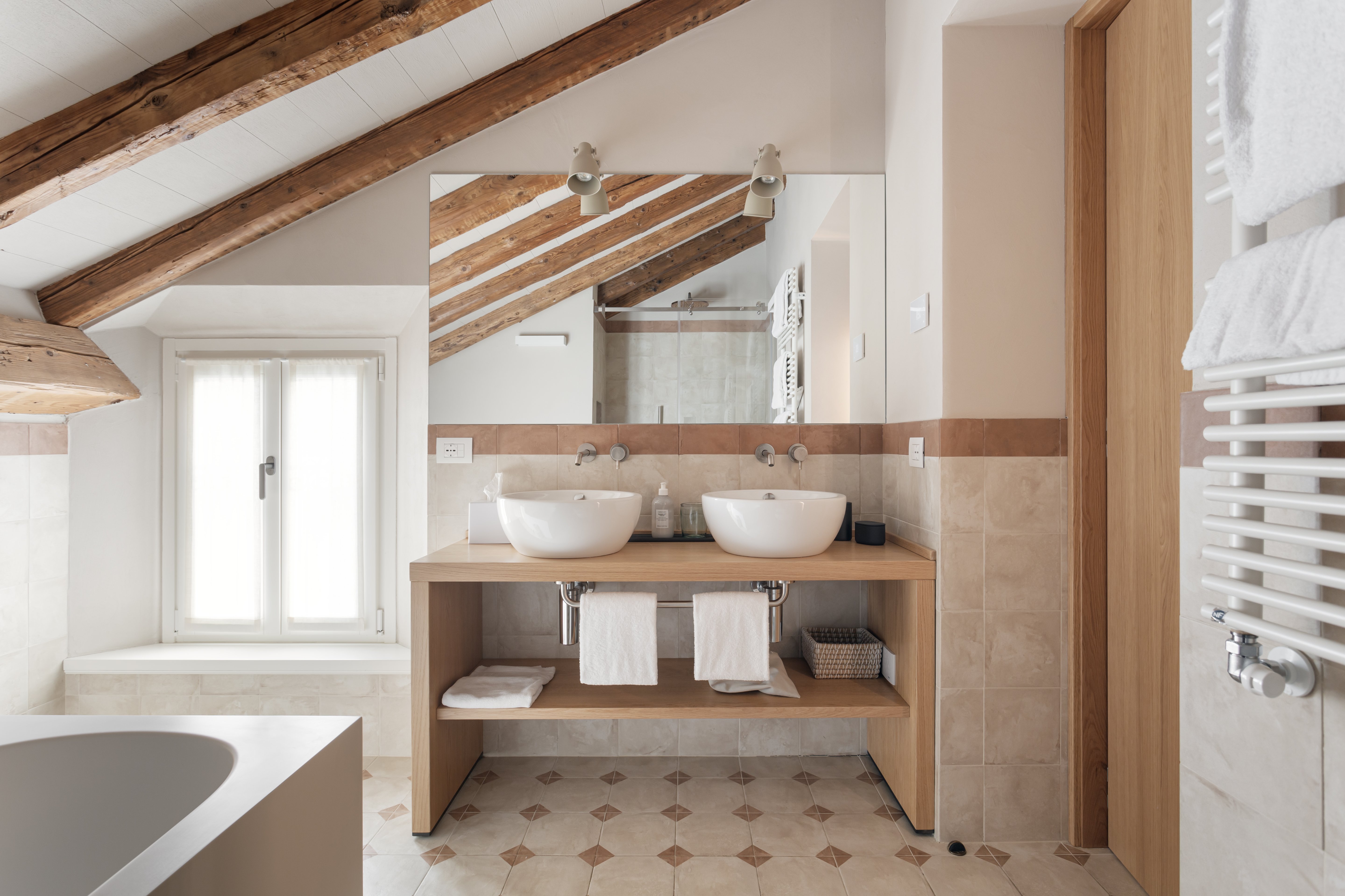 RELAIS RONCOLO 1888-guestroom-Superior Room Dimora - Bathroom.jpg