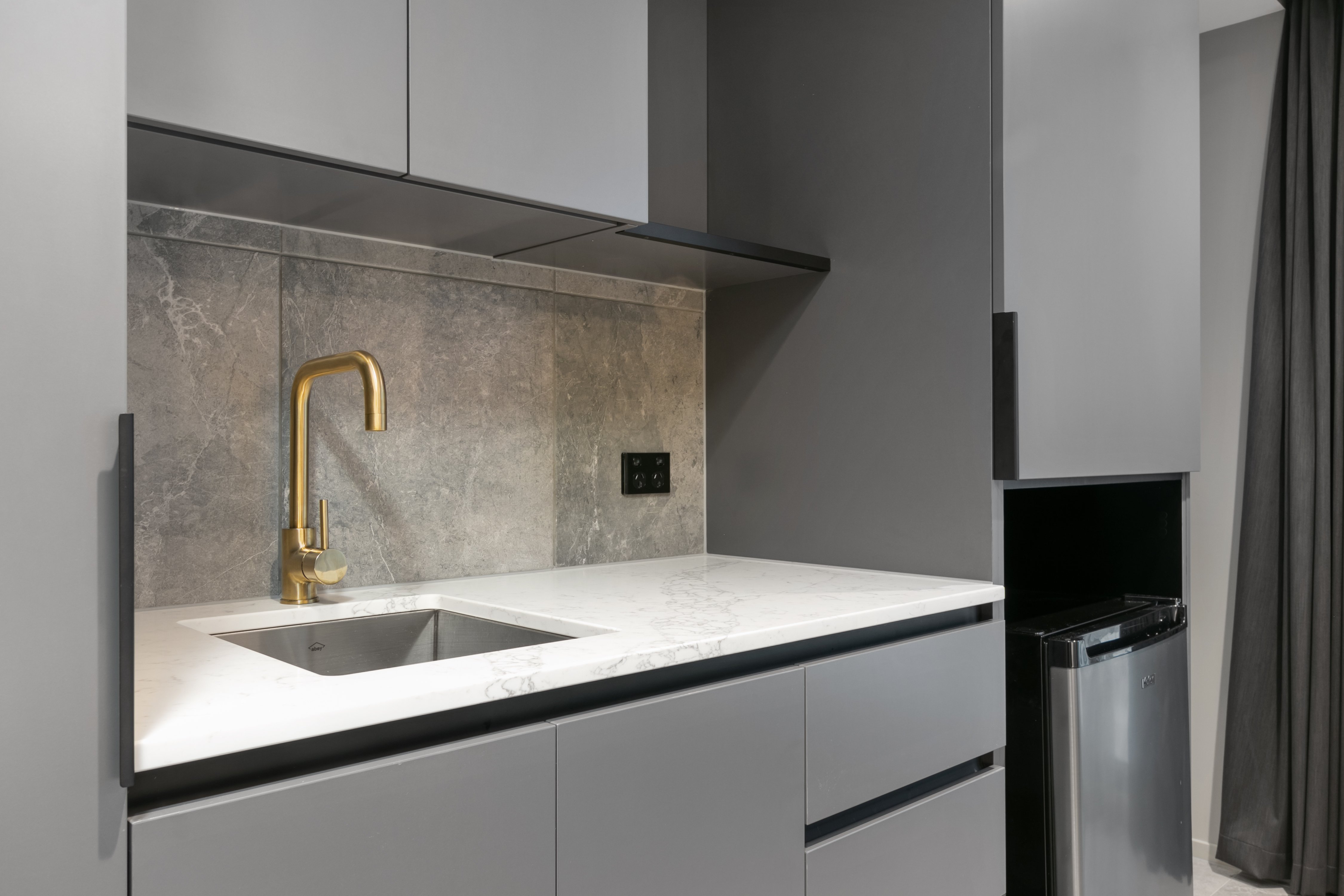 MELBOURNE CITY APARTMENT HOTEL-guestroom-Kitchenette.jpg