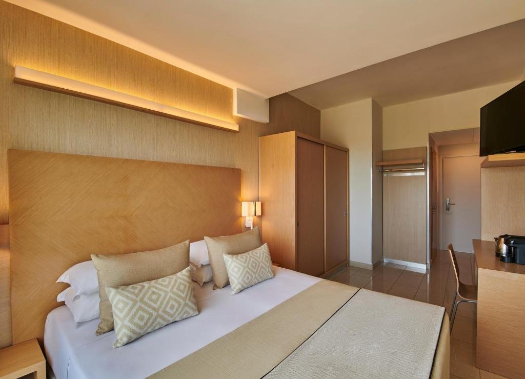 GRANSERENA HOTEL-guestroom-Junior Suite Balcony.jpg