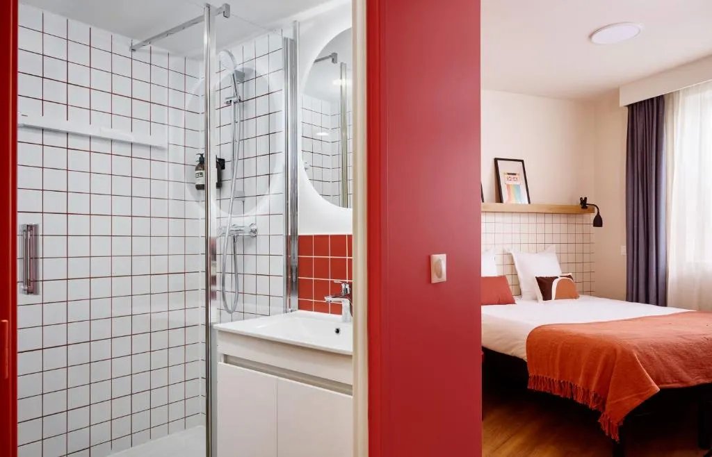 HIFE PARIS ISSY-guestroom-Standard Double Bath.jpg