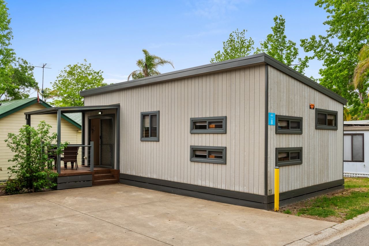 DISCOVERY PARKS - LAKE HUME VC-guestroom-Dlx 2BR Cabin Slps 6 (1317).jpg