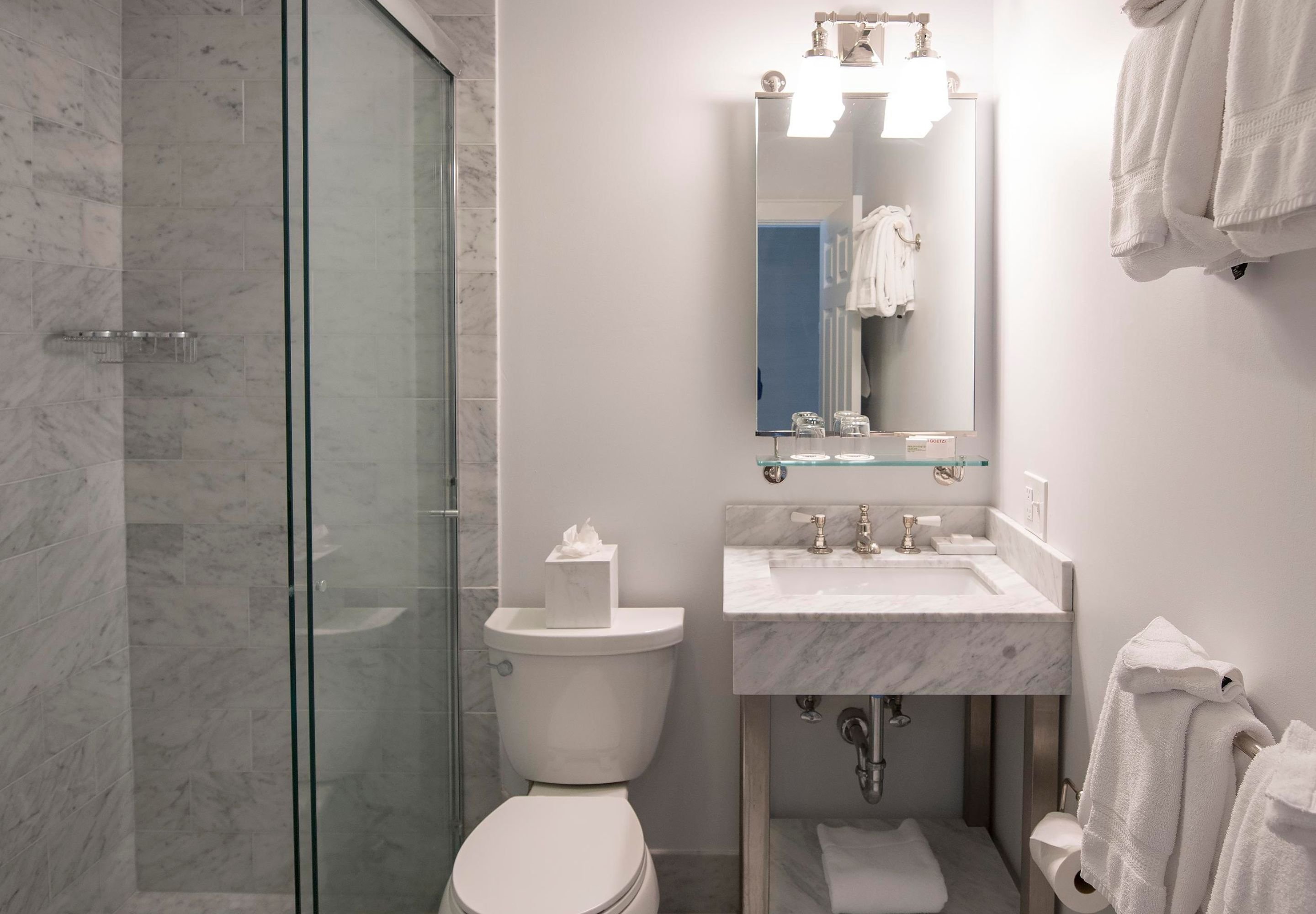 CAPE ARUNDEL INN-guestroom-Ocean View Bungalow With Fireplace Bathroom.jpg