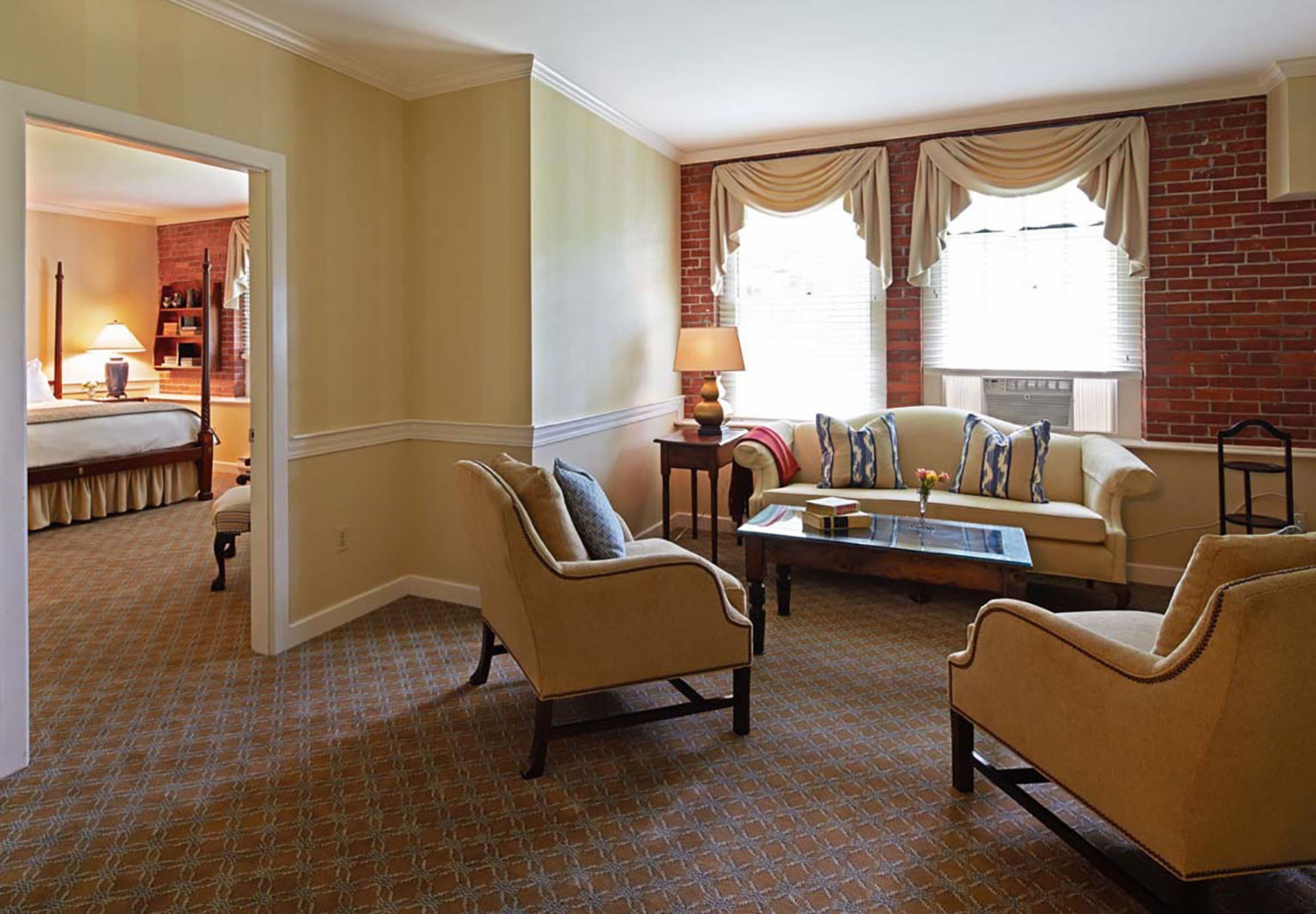 CAPE ARUNDEL INN-guestroom-Club House Suite With Fireplace.jpg