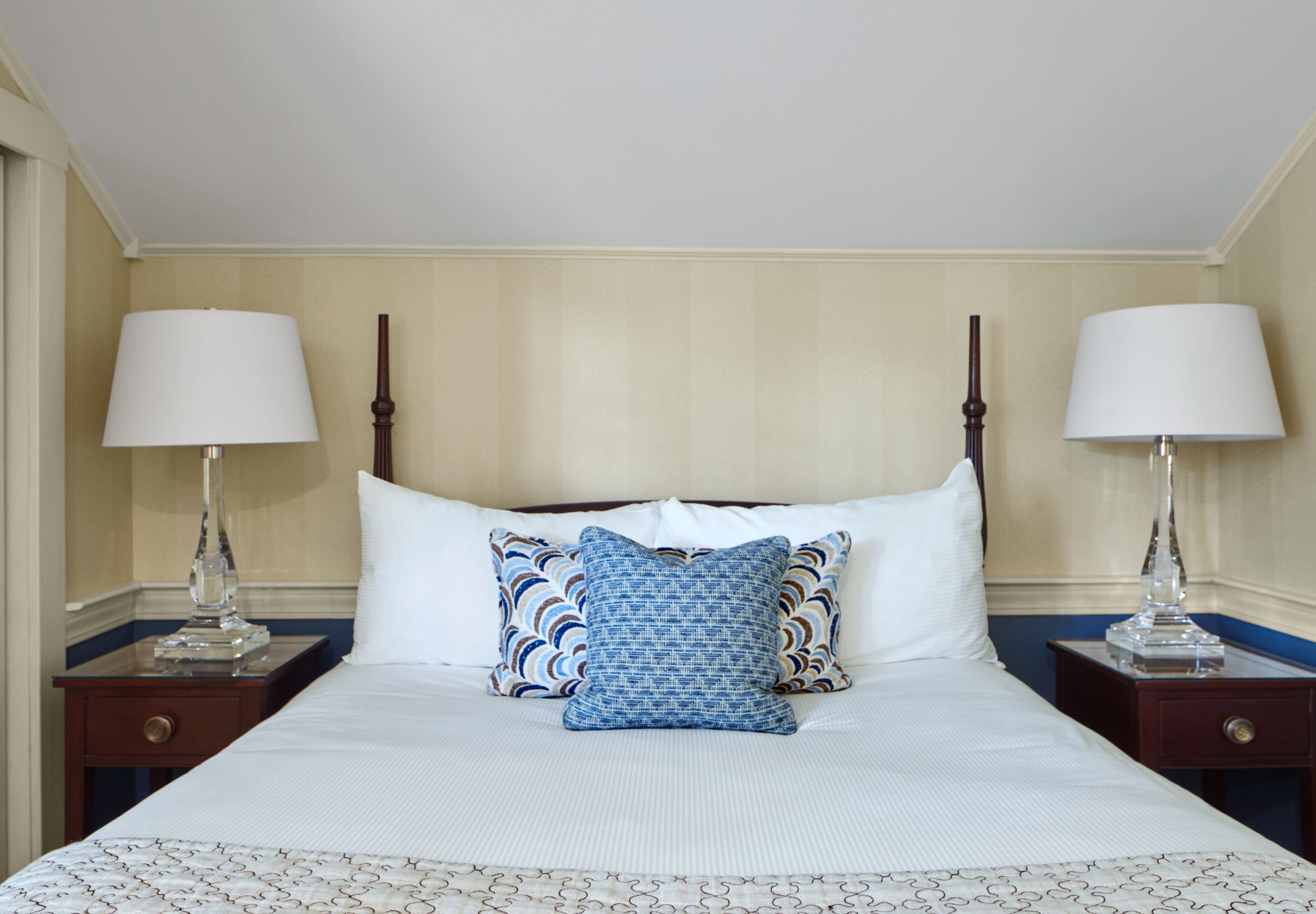 CAPE ARUNDEL INN-guestroom-Club House Queen.jpg