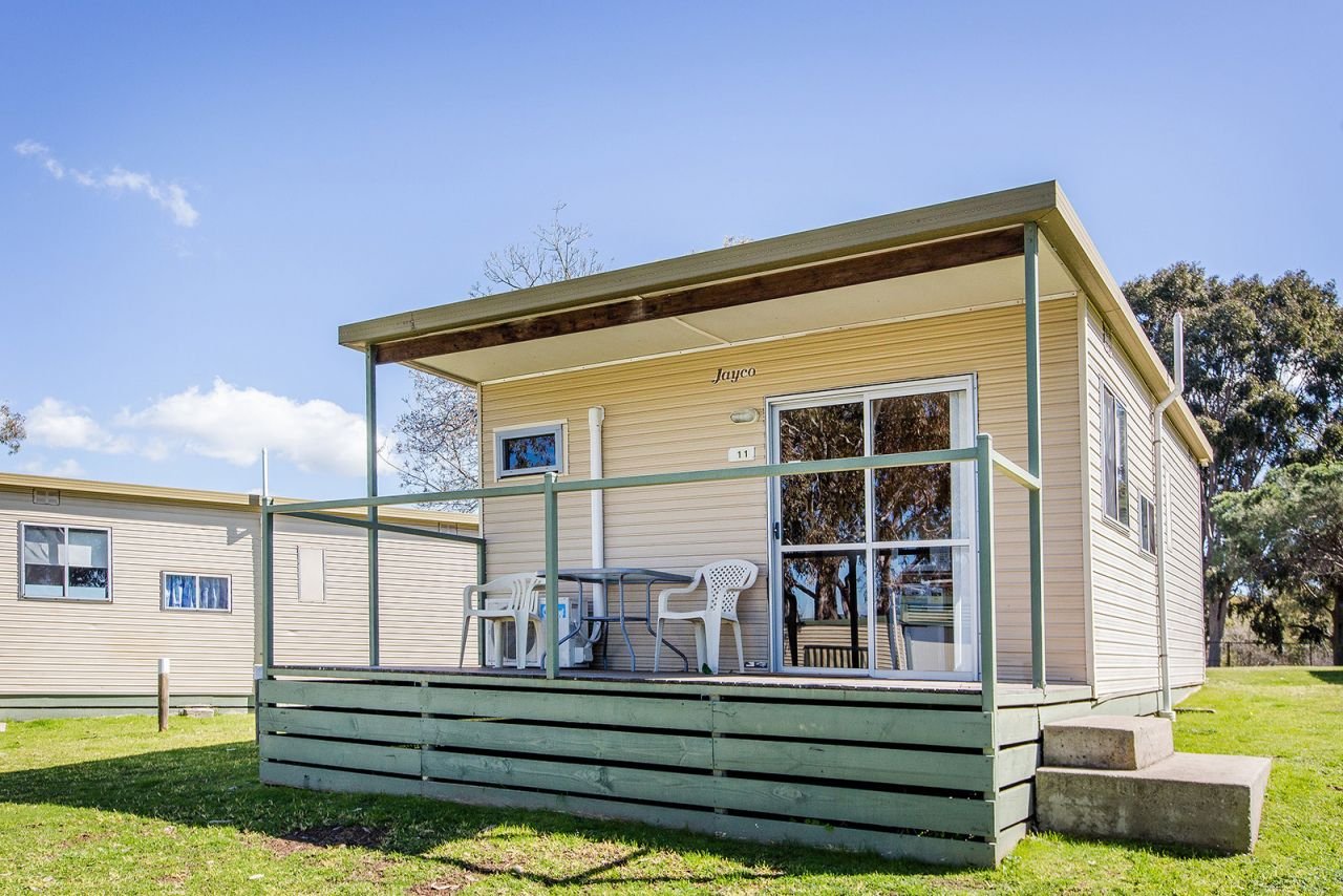 Discovery Parks - Lake Hume-guestroom-Economy 2BR Cabin Slps 4 (2050).jpg