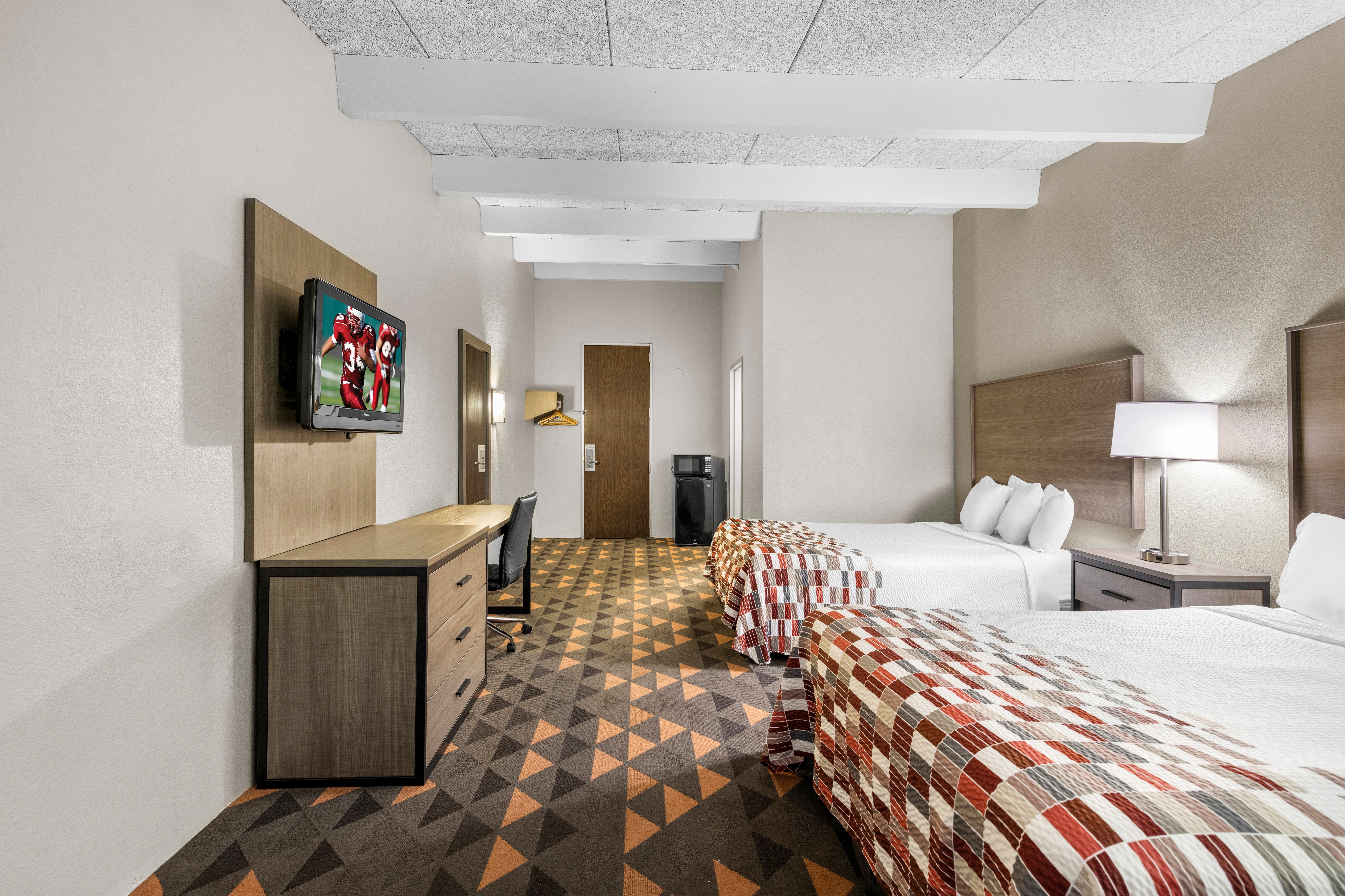 RED ROOF NIAGARA FALLS-guestroom-Double Beds.jpg