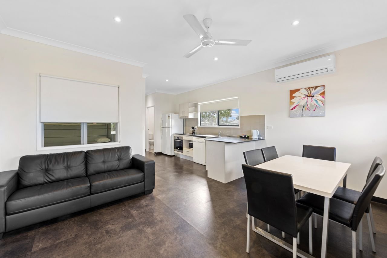 Discovery Parks - Townsville-guestroom-Dlx 2BR Cabin Slps 5 (23) - Dining Area.jpg