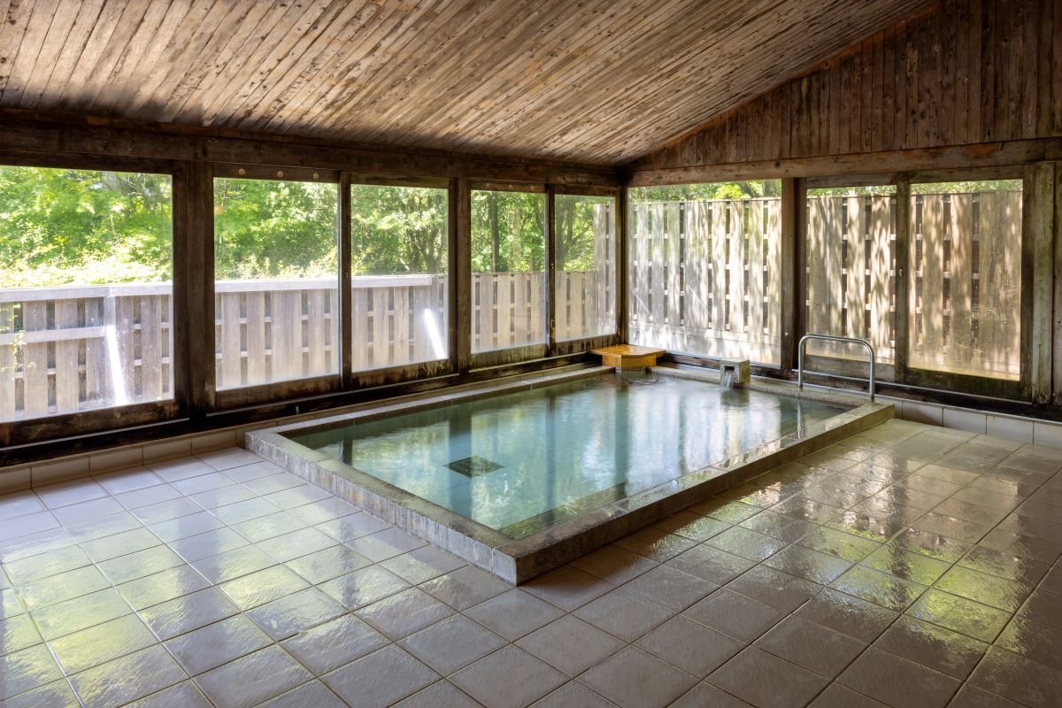 HAKONE RETREAT FORE-guestroom-Onsen hot spring bath.jpg