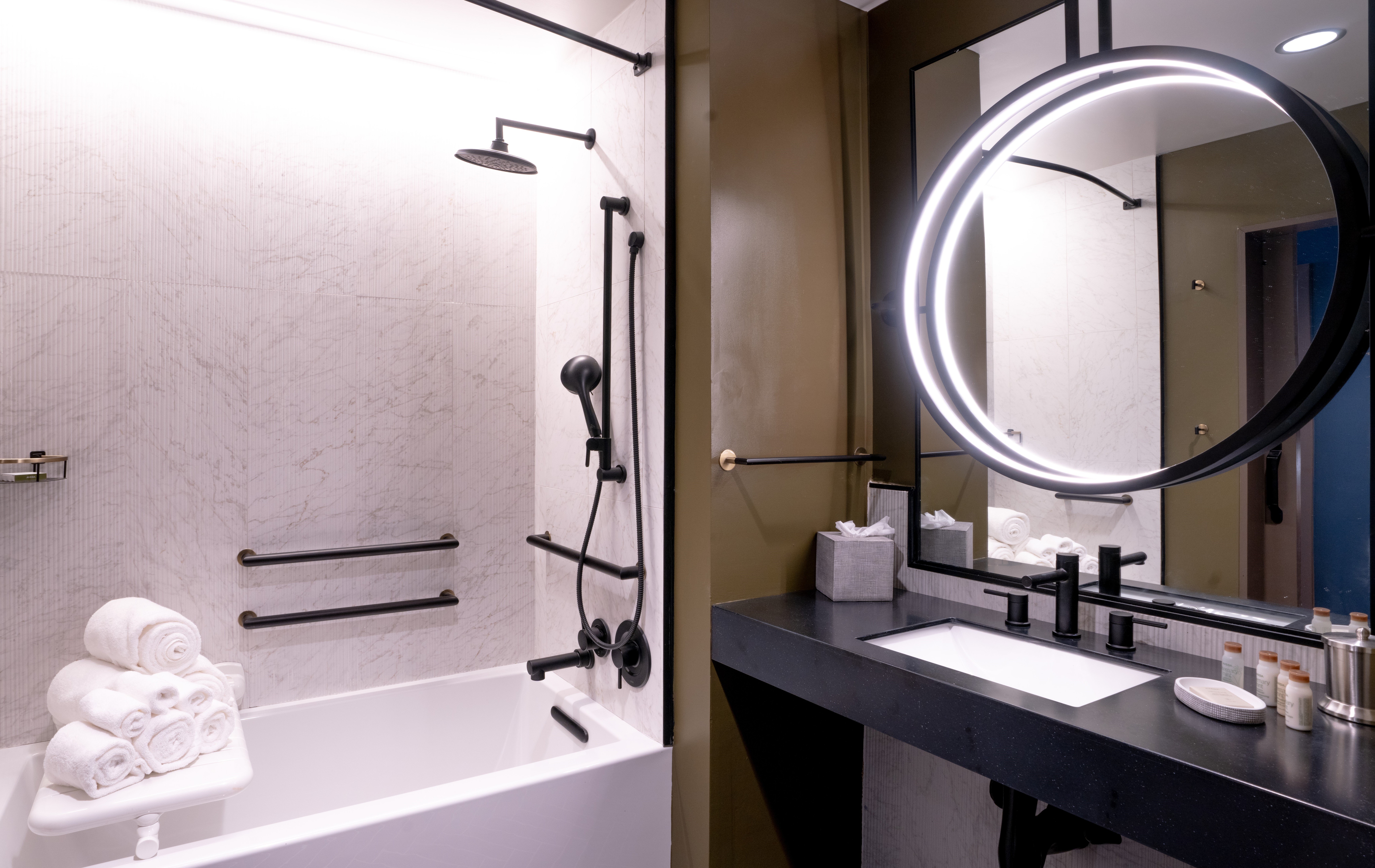 HOTEL INDIGO MIDCITY-guestroom-Bathroom.jpg
