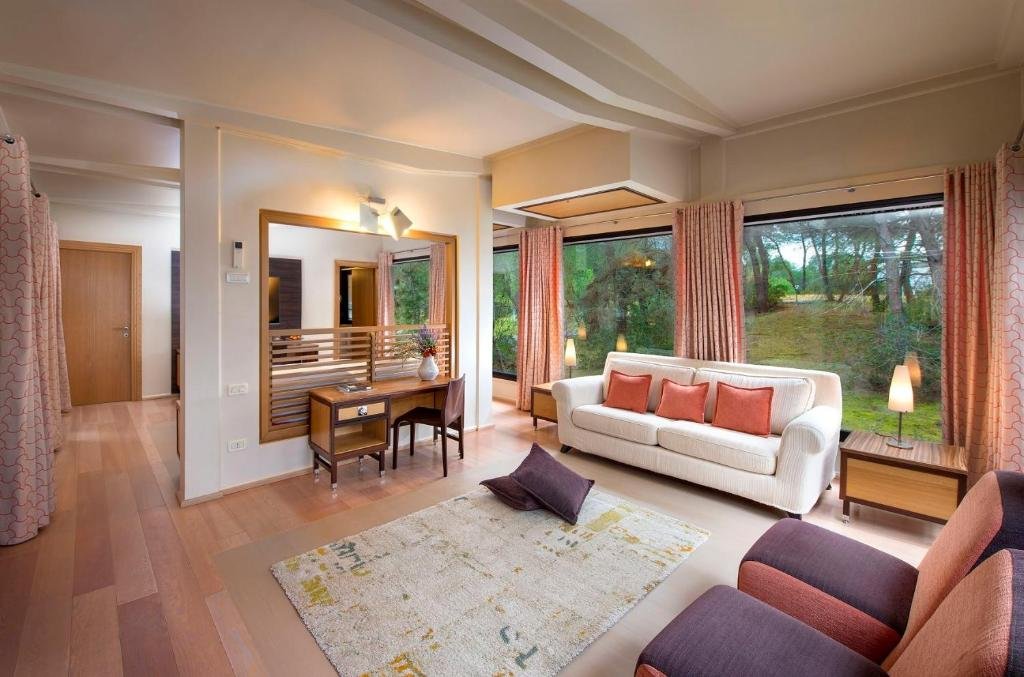 ALBOREA ECOLODGE RESORT-guestroom-Ecolodge Suite Classic.jpg