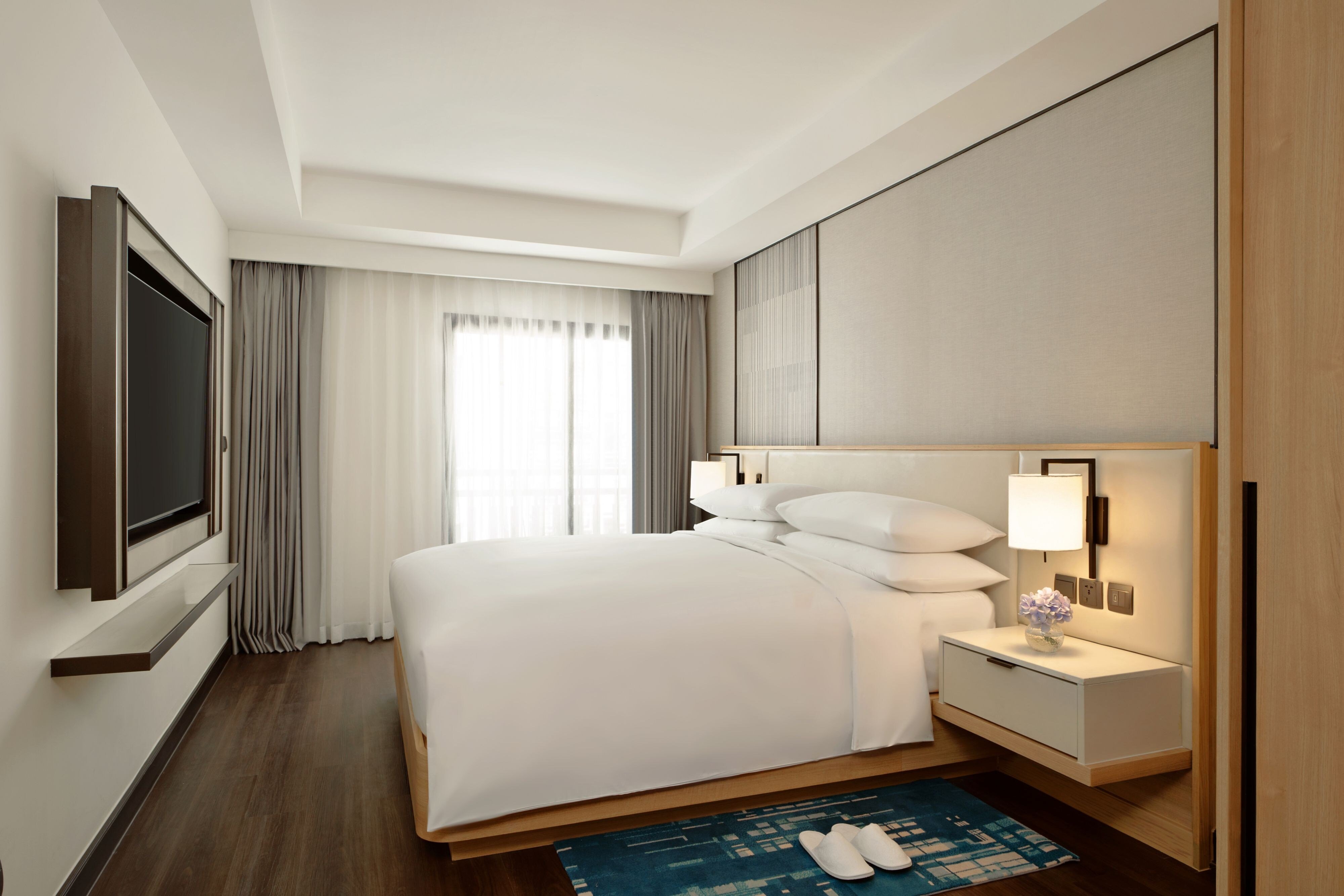Marriott Executive Apartments Bangkok Sukhumvit 50-guestroom-Two Bedroom Suite - Master Bedroom.jpg