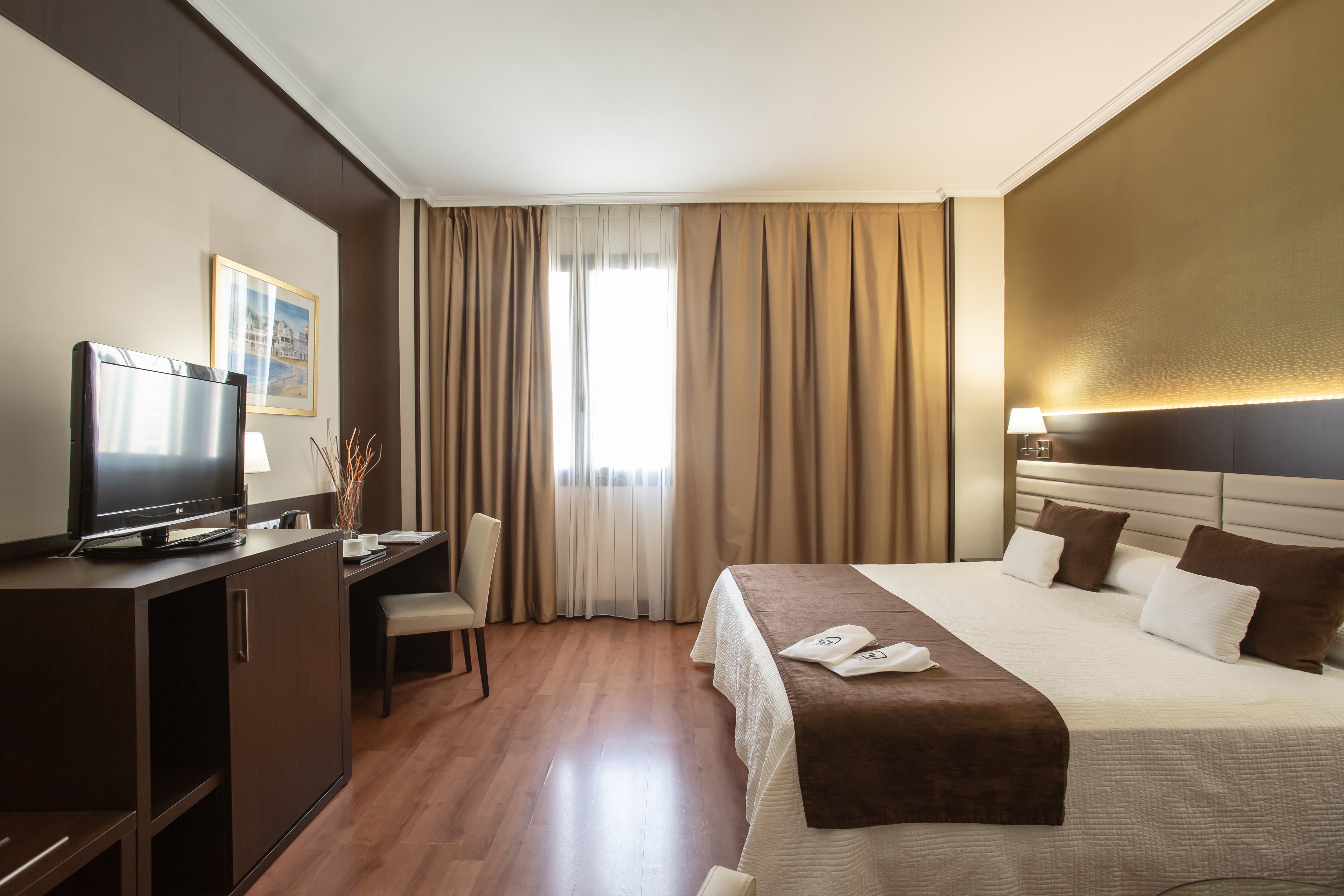 HOTEL MONTE PUERTATIERRA-guestroom-Double Room.jpg