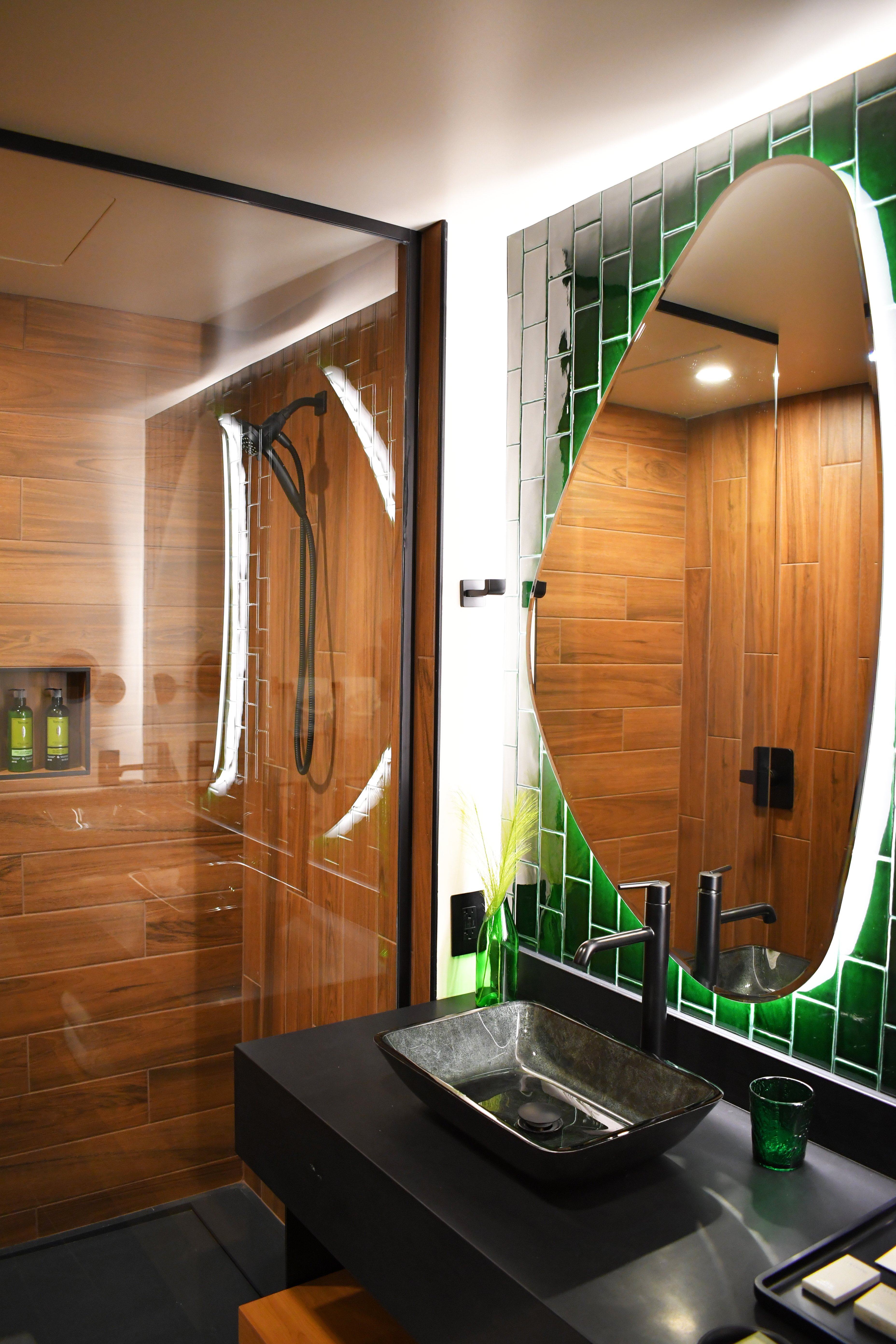 THE SWIFTWATER-guestroom-Bathroom in an Executive King and Standard Queen Room.jpg
