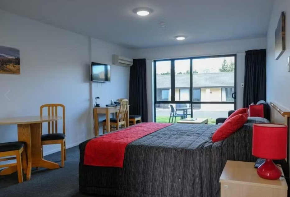 ASURE CENTRAL GOLD-guestroom-Rooms.jpg