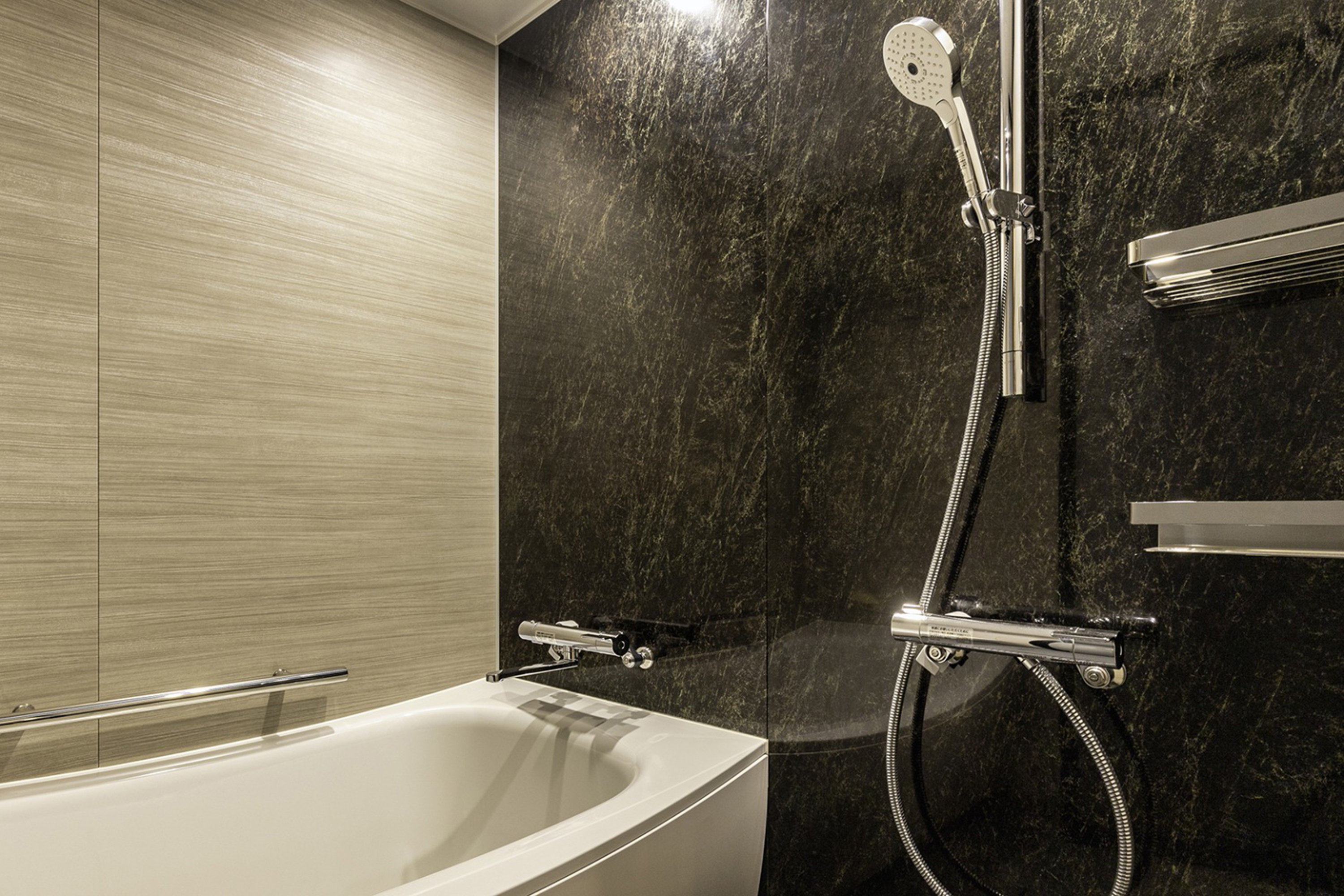 Tokyo Bay Shiomi Prince Hotel-guestroom-Bathroom.jpg
