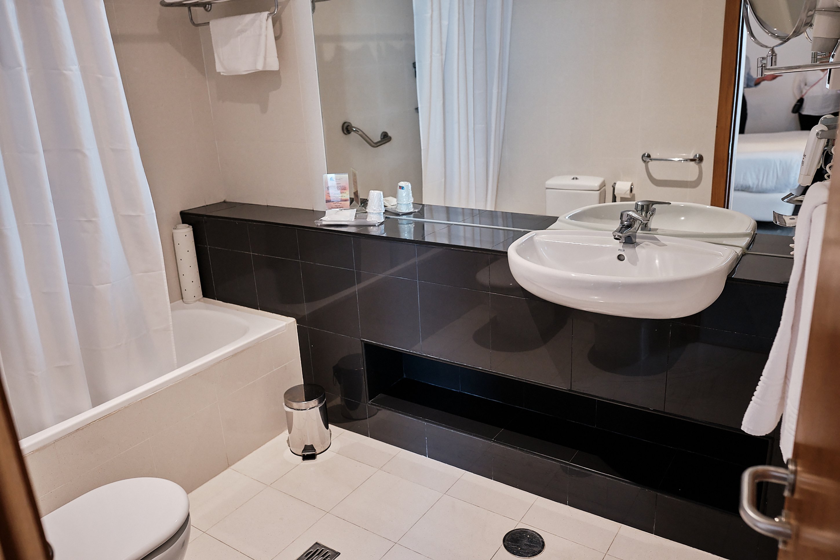 HOTEL PRAIA MARINA-guestroom-Studio Sea View Bathroom.jpg
