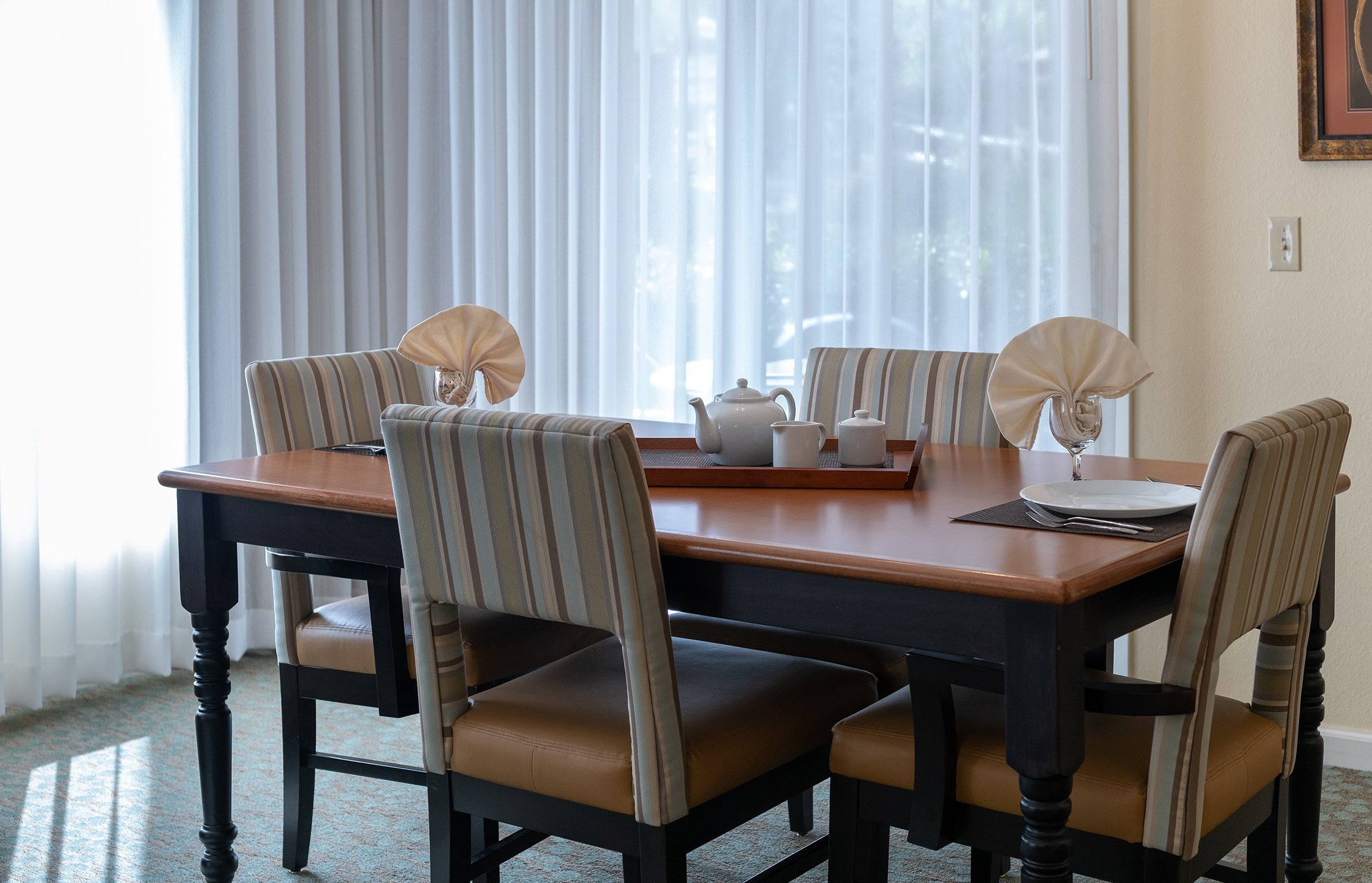 SAN DIEGO COUNTRY ESTATES-guestroom-San Diego Country Estates BD Dining Area Detail AGODA.jpg