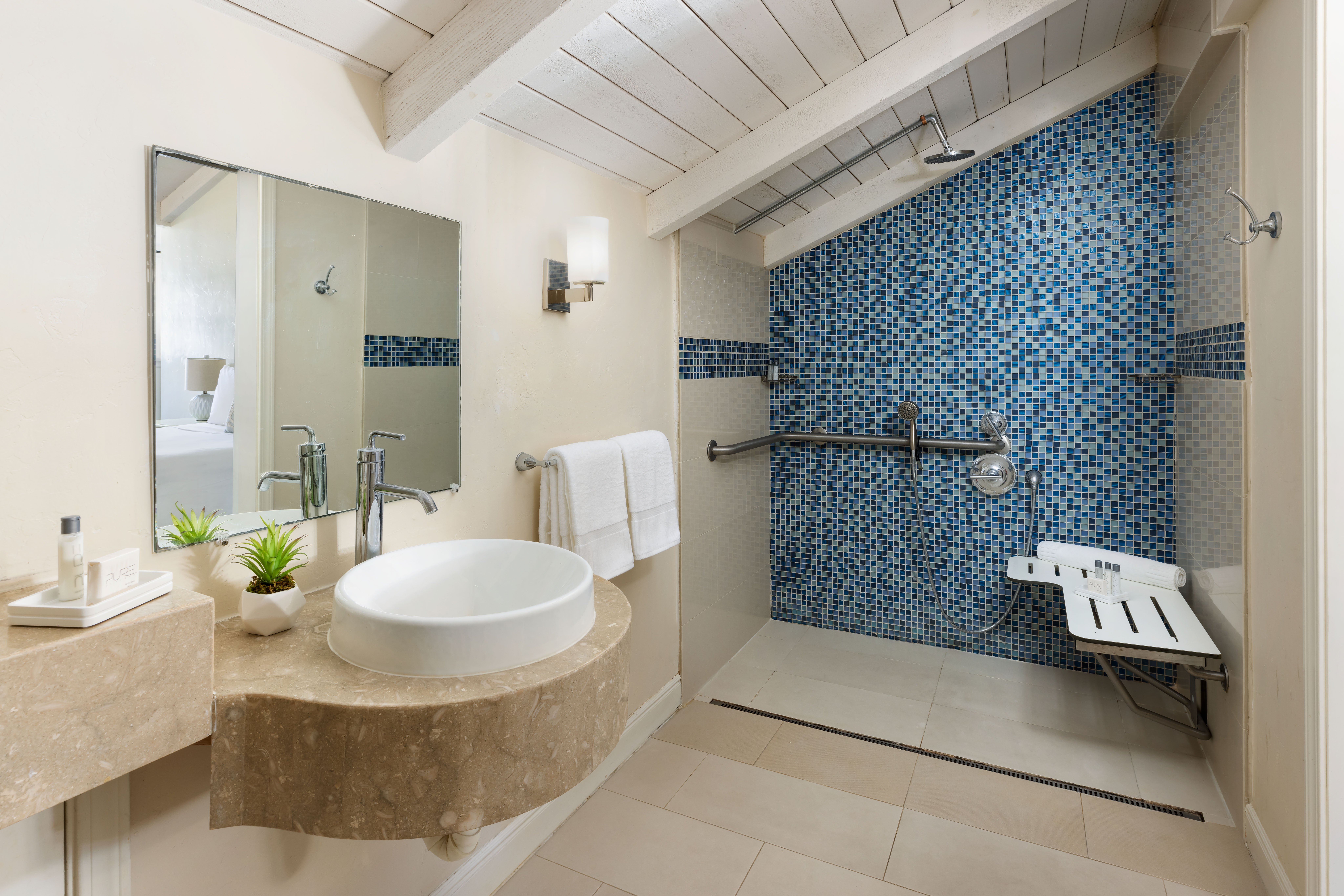 PACIFIC EDGE HOTEL-guestroom-Edge Suite.jpg
