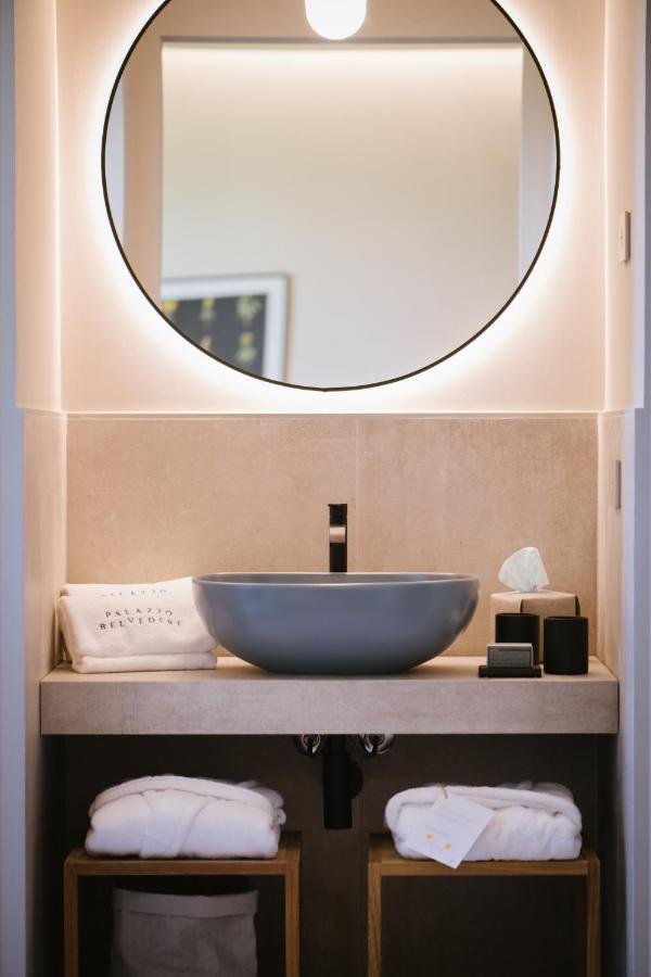 PALAZZO BELVEDERE-guestroom-Bathroom.jpg