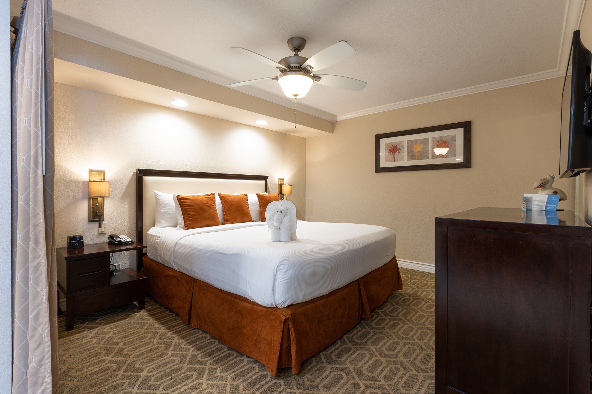 CORONADO BEACH RESORT-guestroom-Coronado Beach Resort BDC Master Bedroom AGODA.jpg