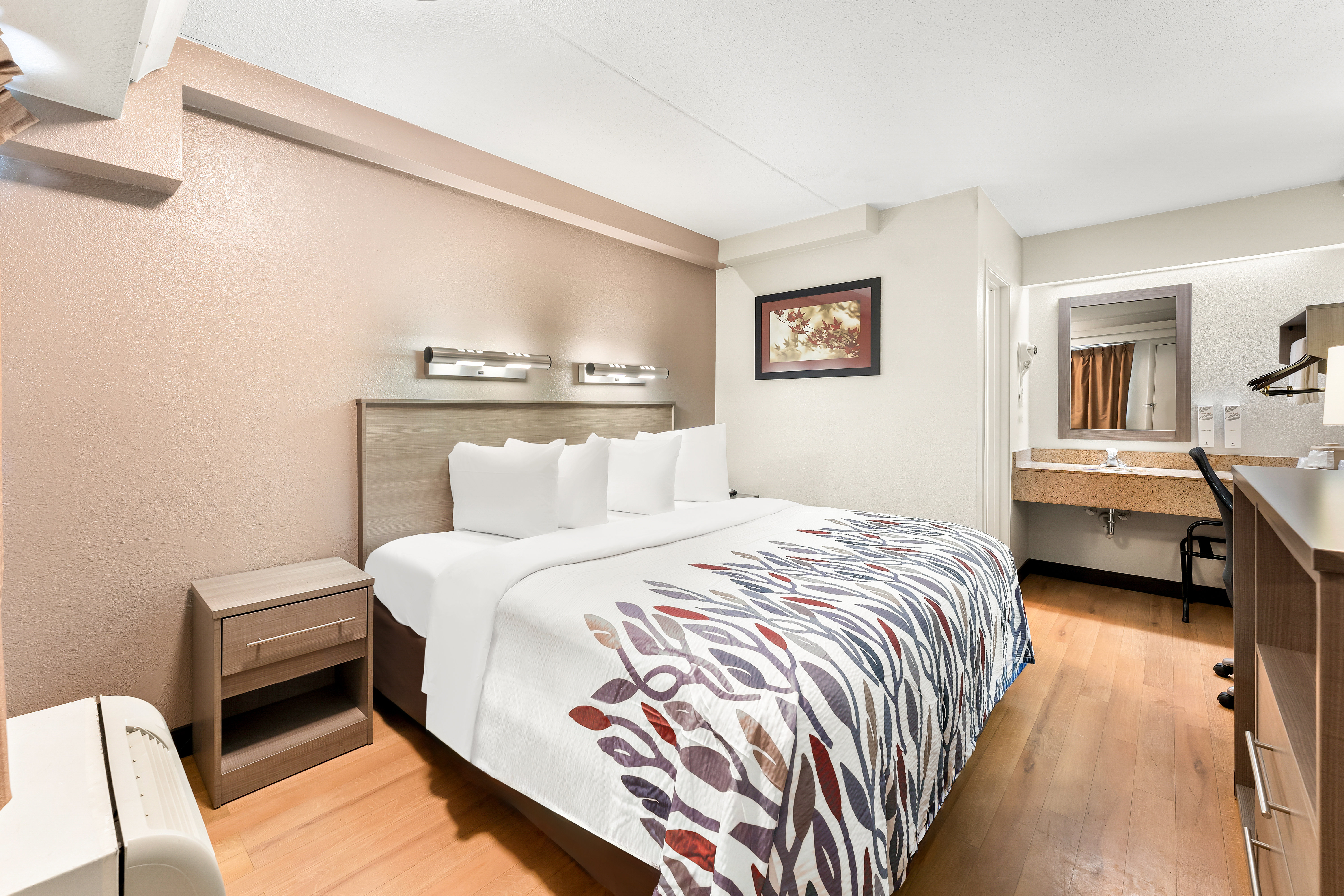 RED ROOF ALLENTOWN AIRPORT-guestroom-Standard King.jpg