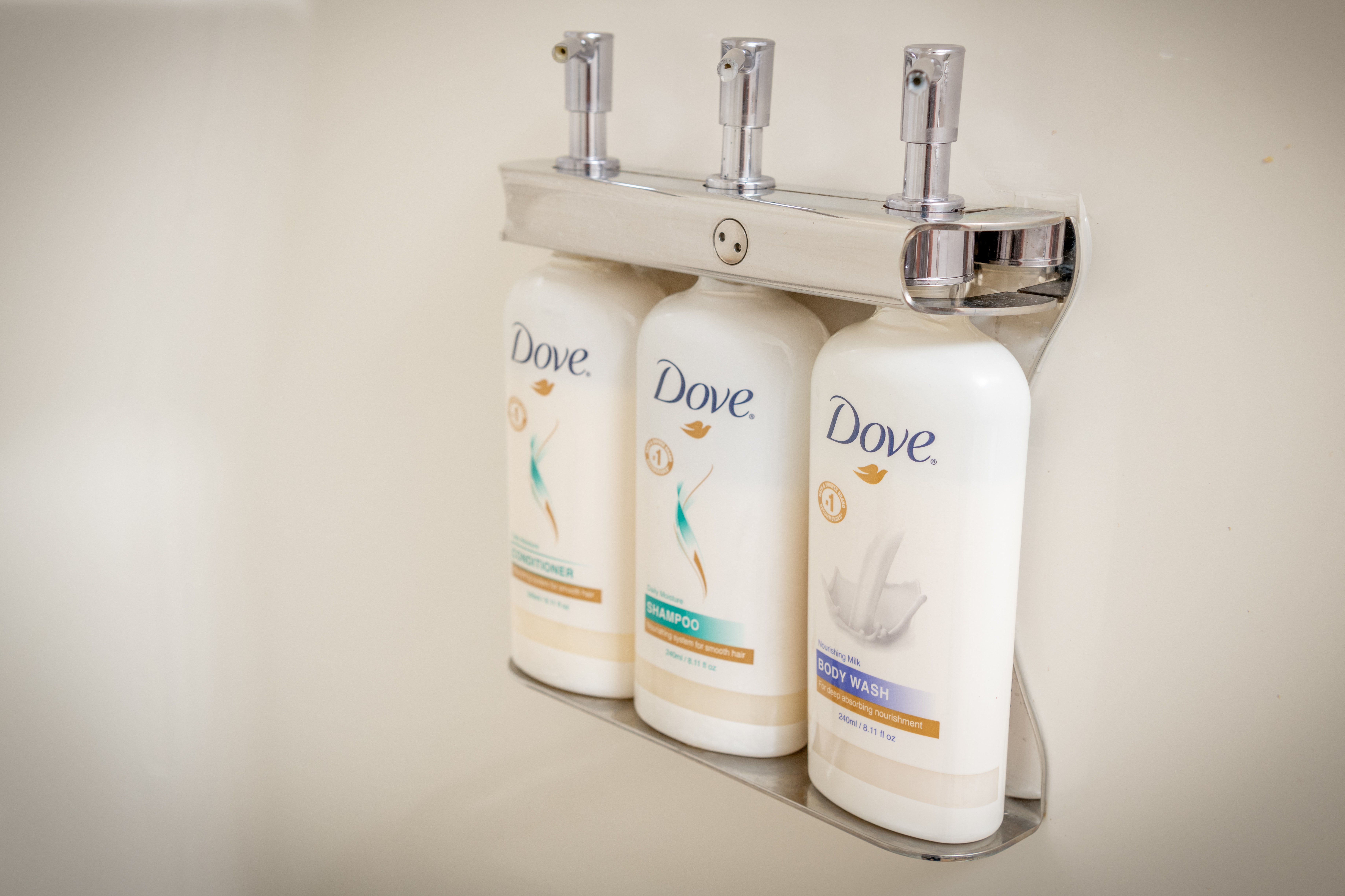 HOLIDAY INN EXP STES CROSS LANE BY-guestroom-Bathroom Amenities.jpg