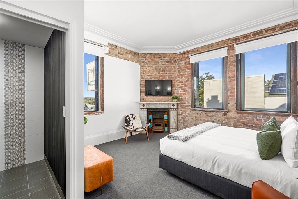 GRAND HOTEL STUDIOS, WYONG-guestroom-Superior King.jpg