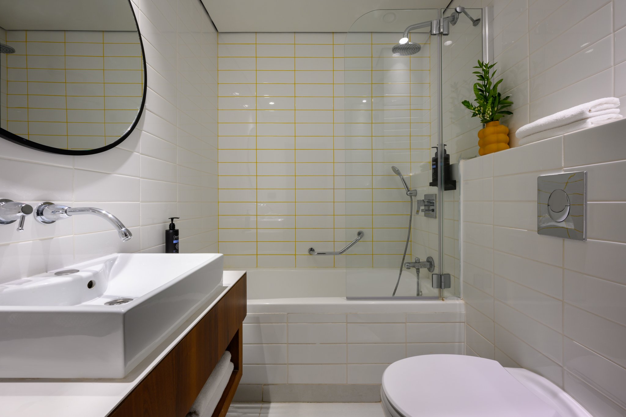 Prima Vera-guestroom-Prima Vera Classic Room Bath Aya Ben Ezry.jpg