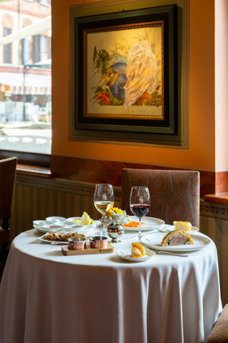 Grill Restaurant Table Inside