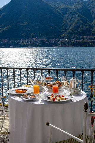 Veranda Restaurant Breakfast Table