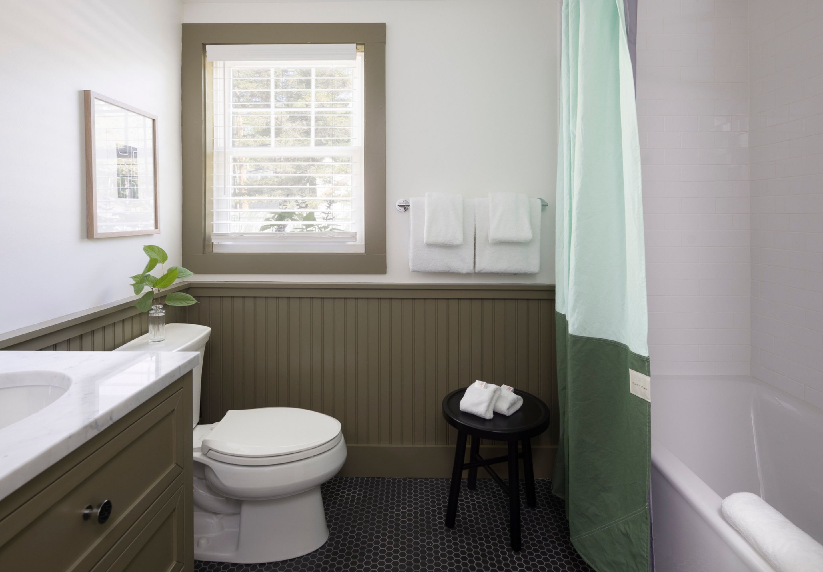 LODGE ON THE COVE-guestroom-Bayberry Cottage Bathroom.jpg