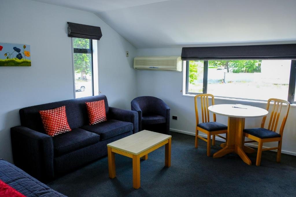 ASURE CENTRAL GOLD-guestroom-Executive Suite.jpg