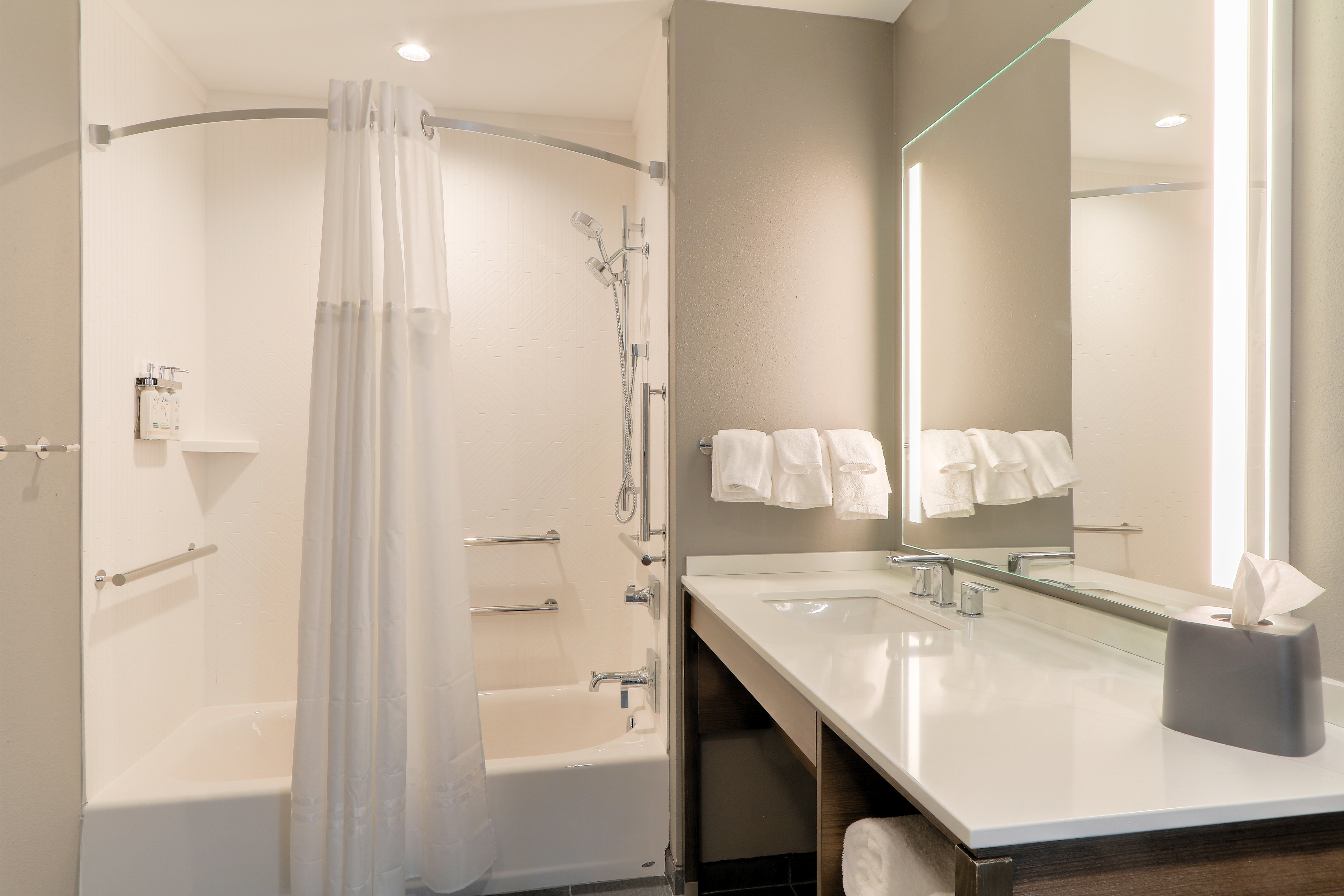 STAYBRIDGE STES PIGEON FORGE SMOKY-guestroom-Guest Bathroom.jpg