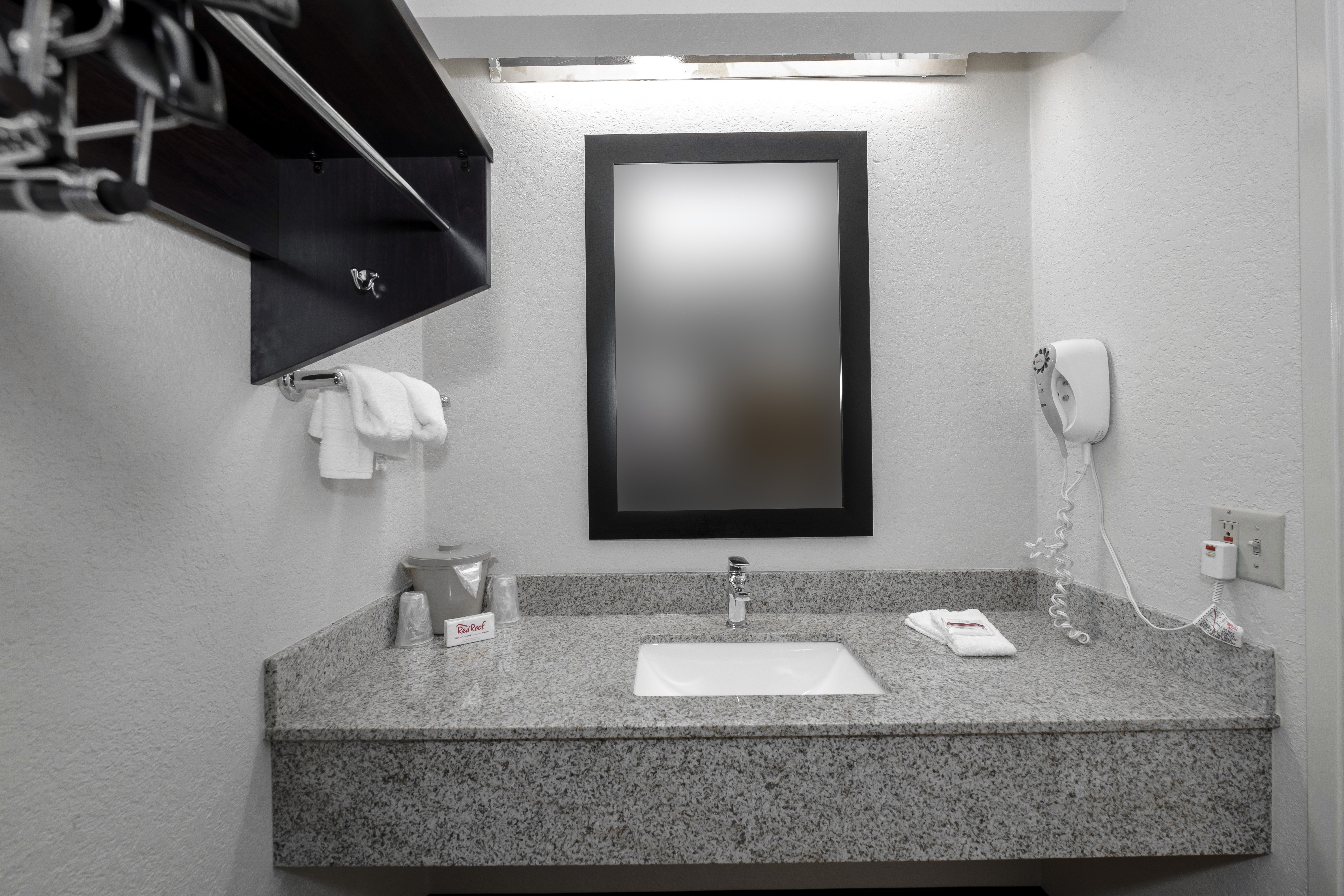 HOMETOWNE DANVILLE, PA-guestroom-Bathroom.jpg