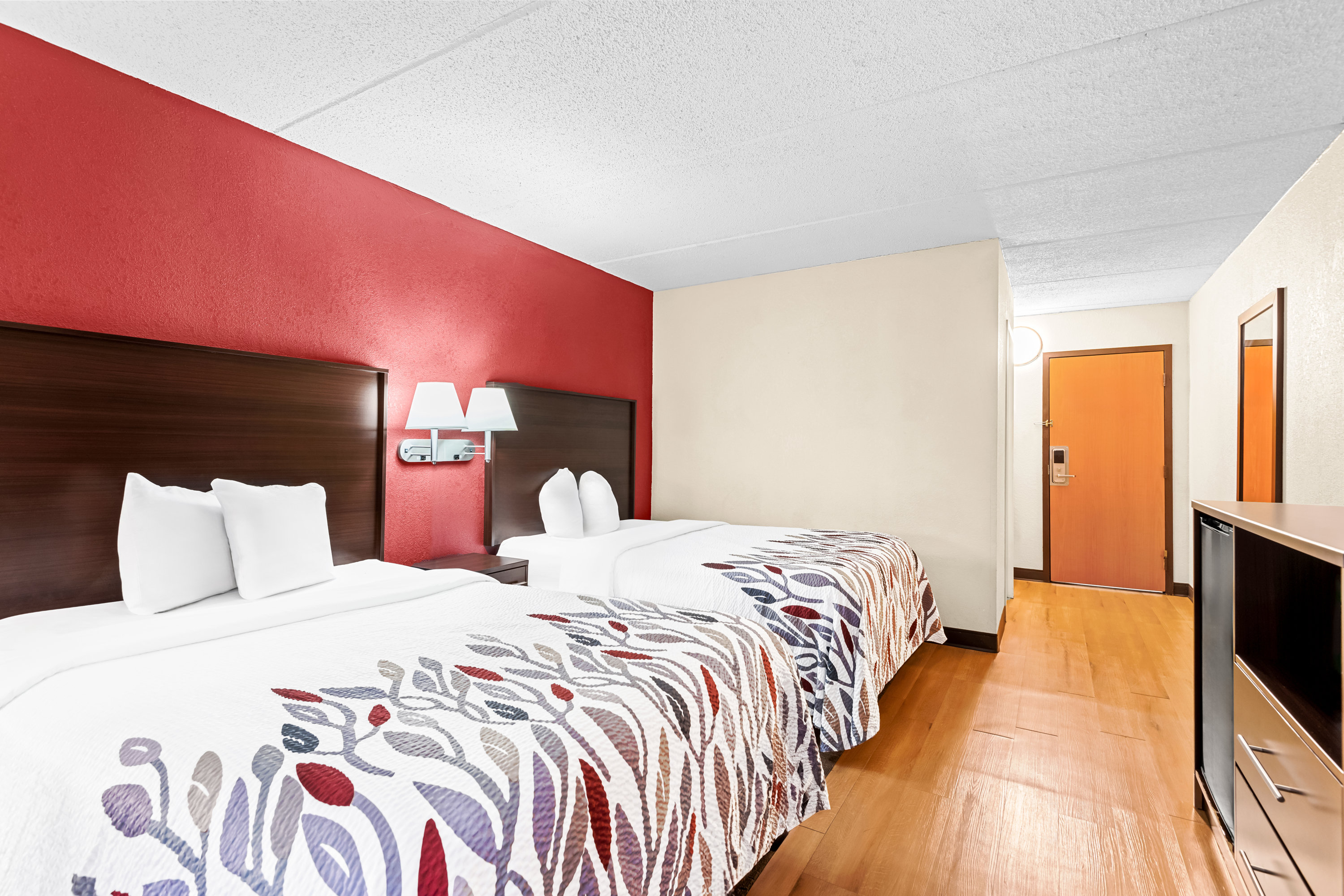 RED ROOF CORTLAND-guestroom-RRI NS Deluxe Full Micro PRO Approved NDFM.jpg