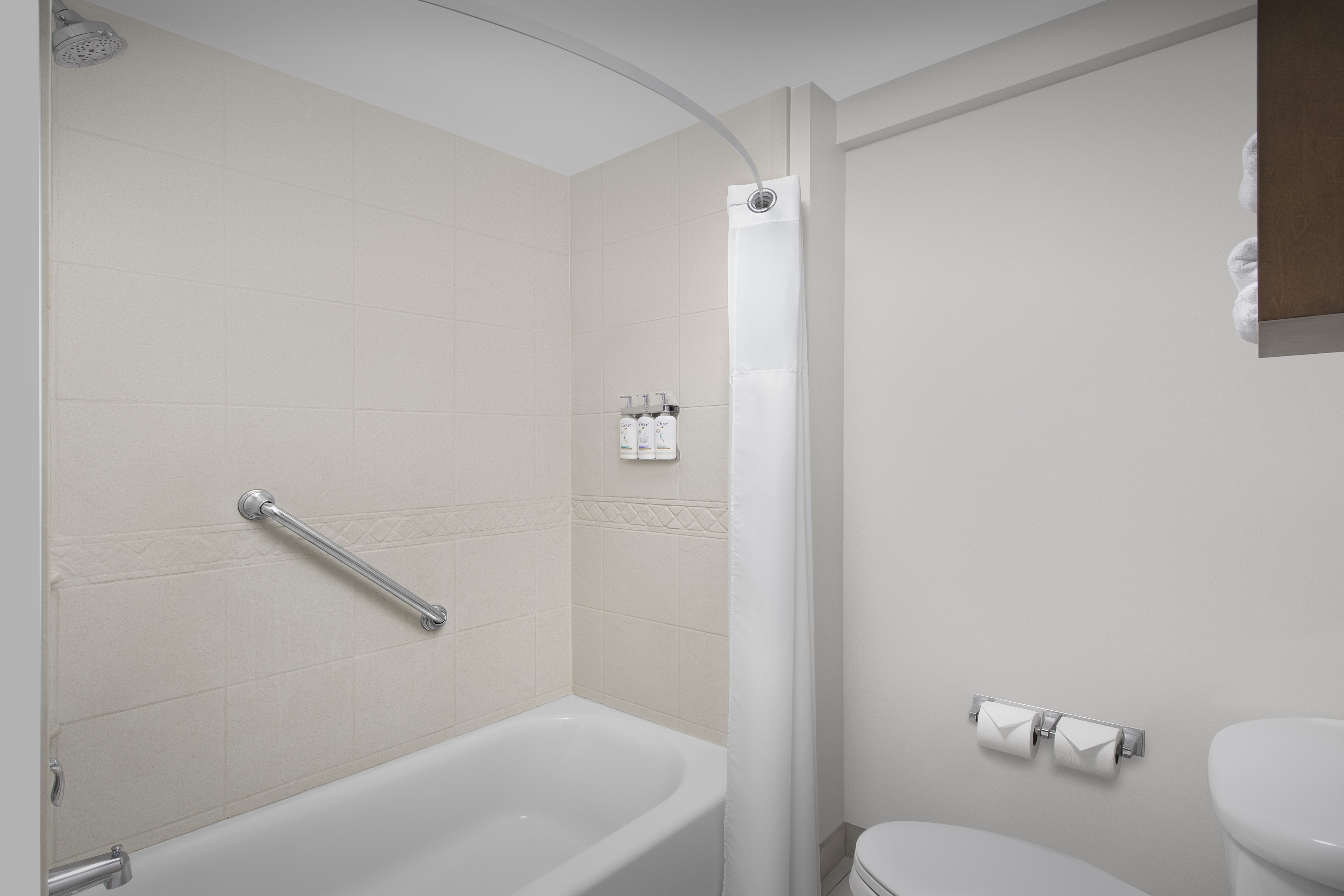 STAYBRIDGE SUITES COLUMBIA BY IHG-guestroom-Accessible Tub .jpg