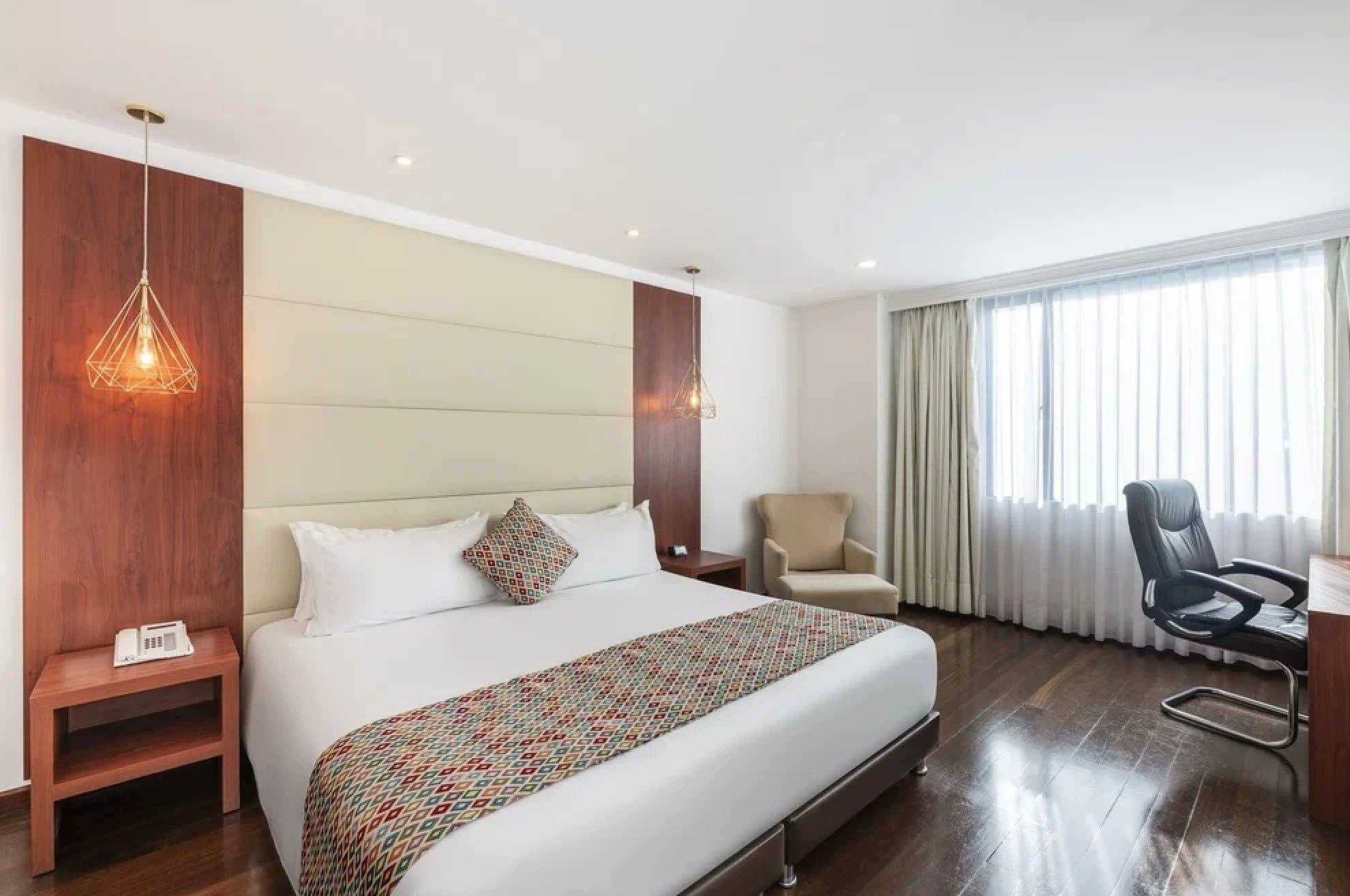 HOTEL ANDES PLAZA-guestroom-Executive.jpg