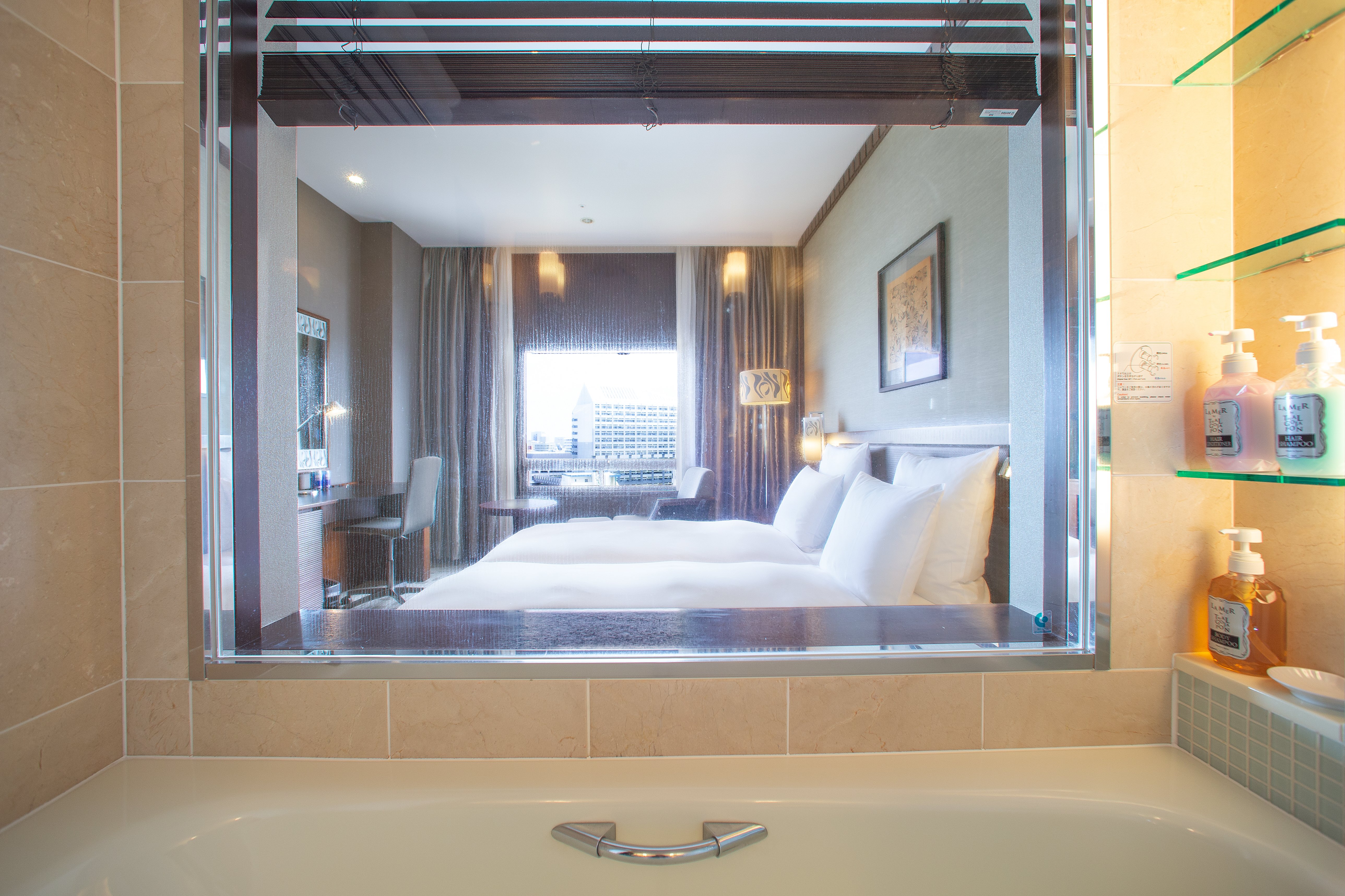 OKINAWA HARBORVIEW HOTEL-guestroom-Club Hollywood Twin Bathroom.jpg