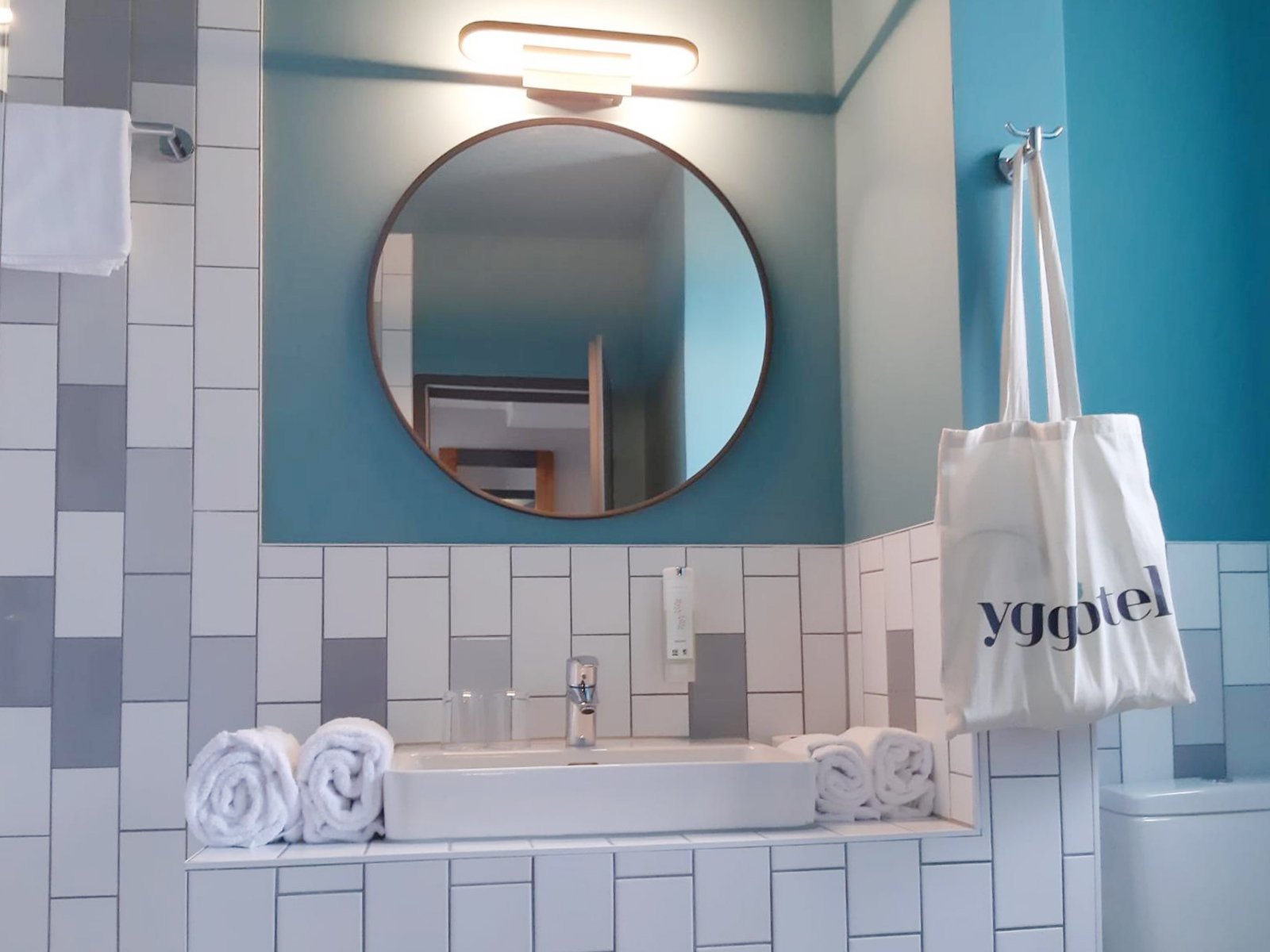 GARNER HOTEL VIENNA BY IHG-guestroom-Bathroom - Yggotel Mejse Hotel Vienna.jpg