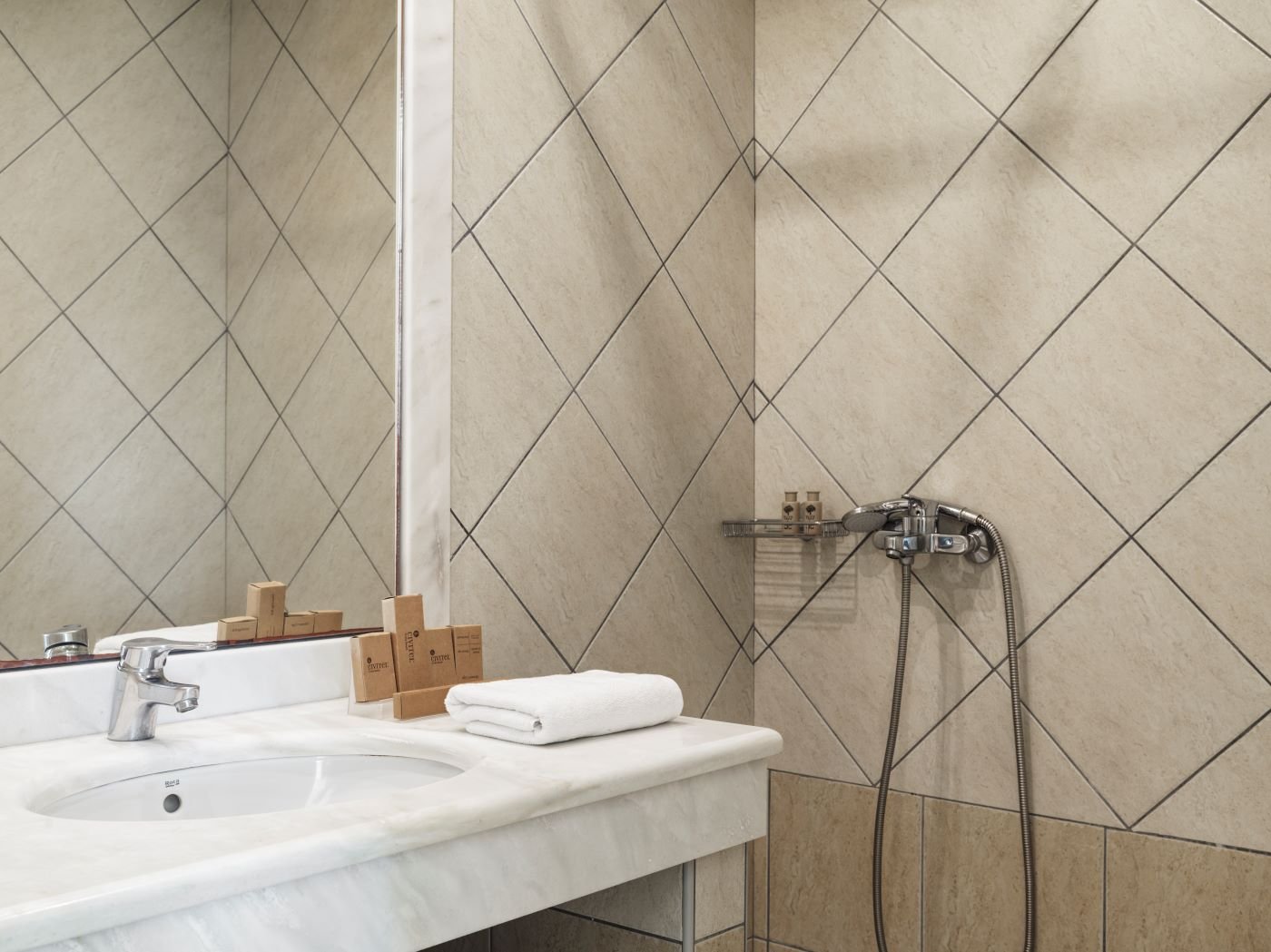 CIVITEL CRETA BEACH-guestroom-Bathroom.jpg